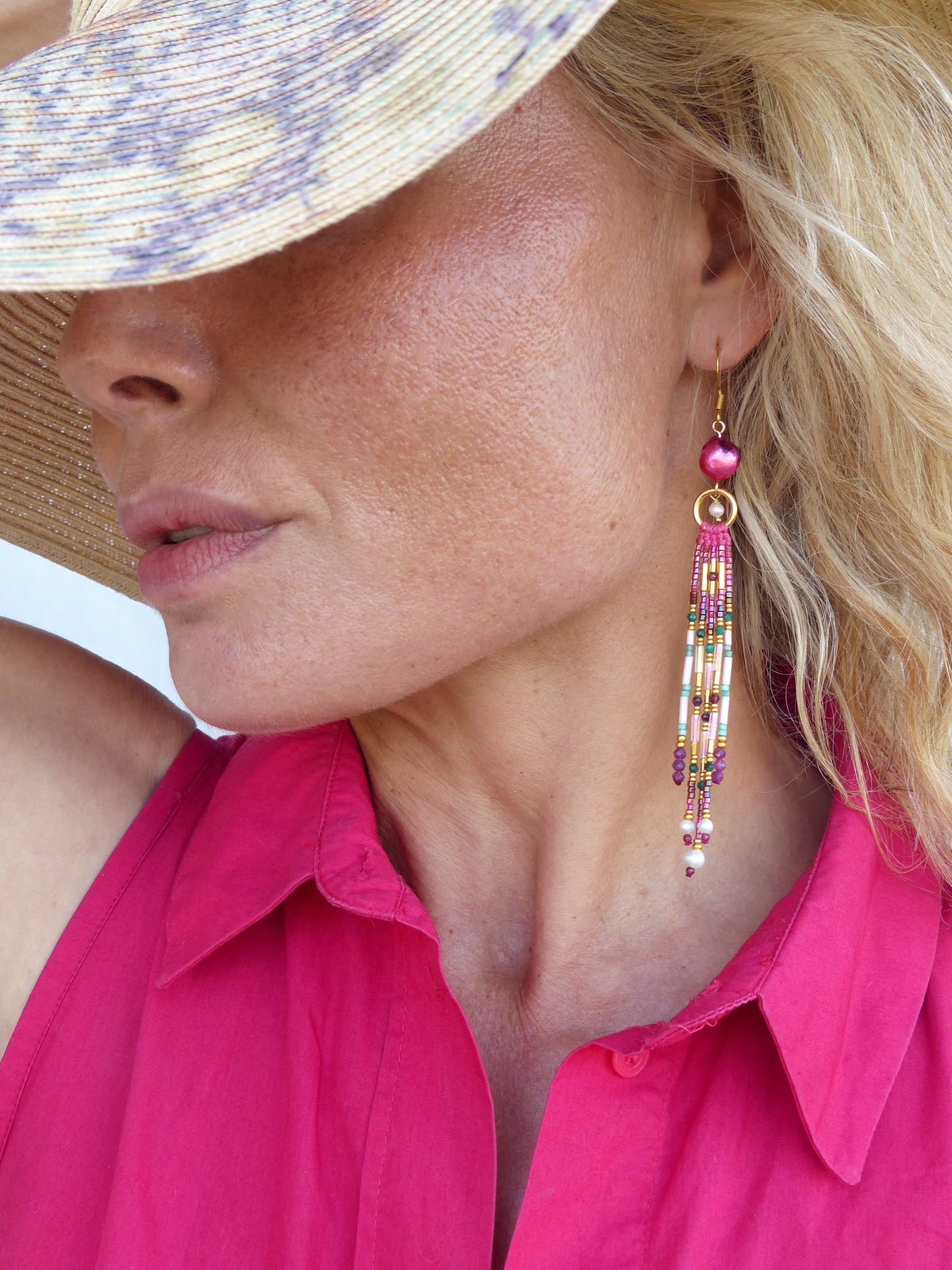 Longues boucles d'oreilles à franges précieuses Collection French Riviera - Rose Fuchsia - Perles en malachite grenat rubis