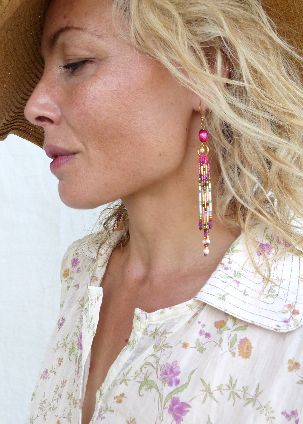 Longues boucles d'oreilles à franges précieuses Collection French Riviera - Rose Fuchsia - Perles en malachite grenat rubis