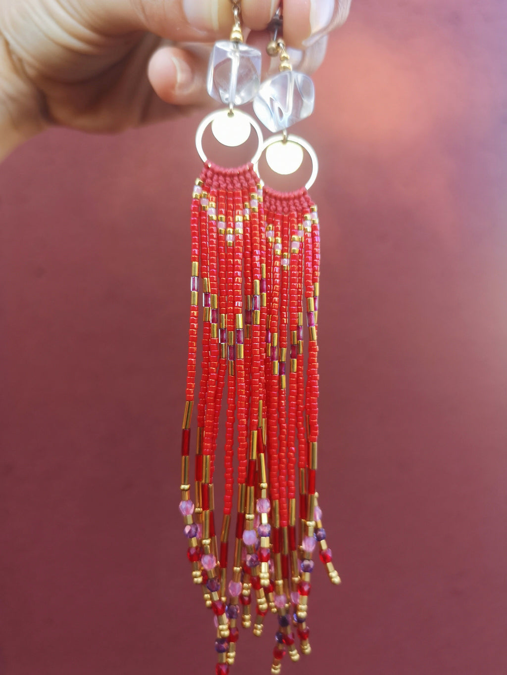 Longues boucles d'oreilles rouge à franges perlées tissées en macramé cristal de roche miyuki  Bijoux bohème Cadeau pour elle Mariage mariée