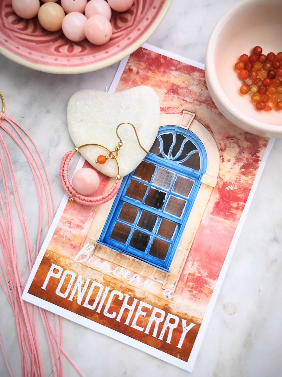 Les mini créoles Pondicherry - Boucles d'oreilles pendantes toutes en macramé et pierres gemmes