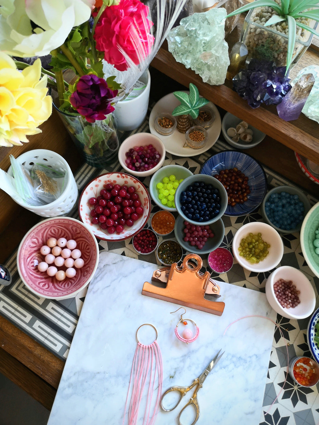 Les mini créoles Pondicherry - Boucles d'oreilles pendantes toutes en macramé et pierres gemmes