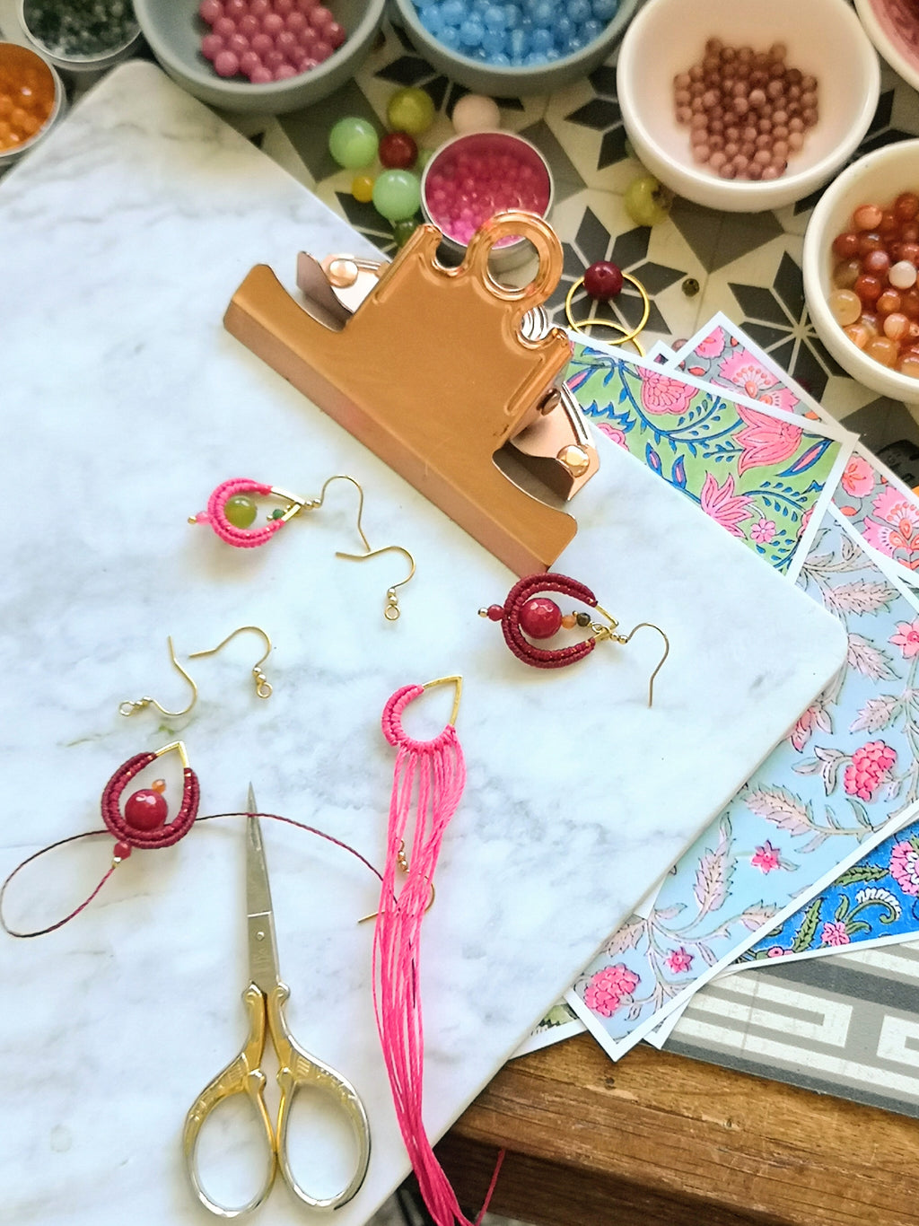 Les mini gouttes Pondicherry - Boucles d'oreilles pendantes toutes en macramé et pierres gemmes