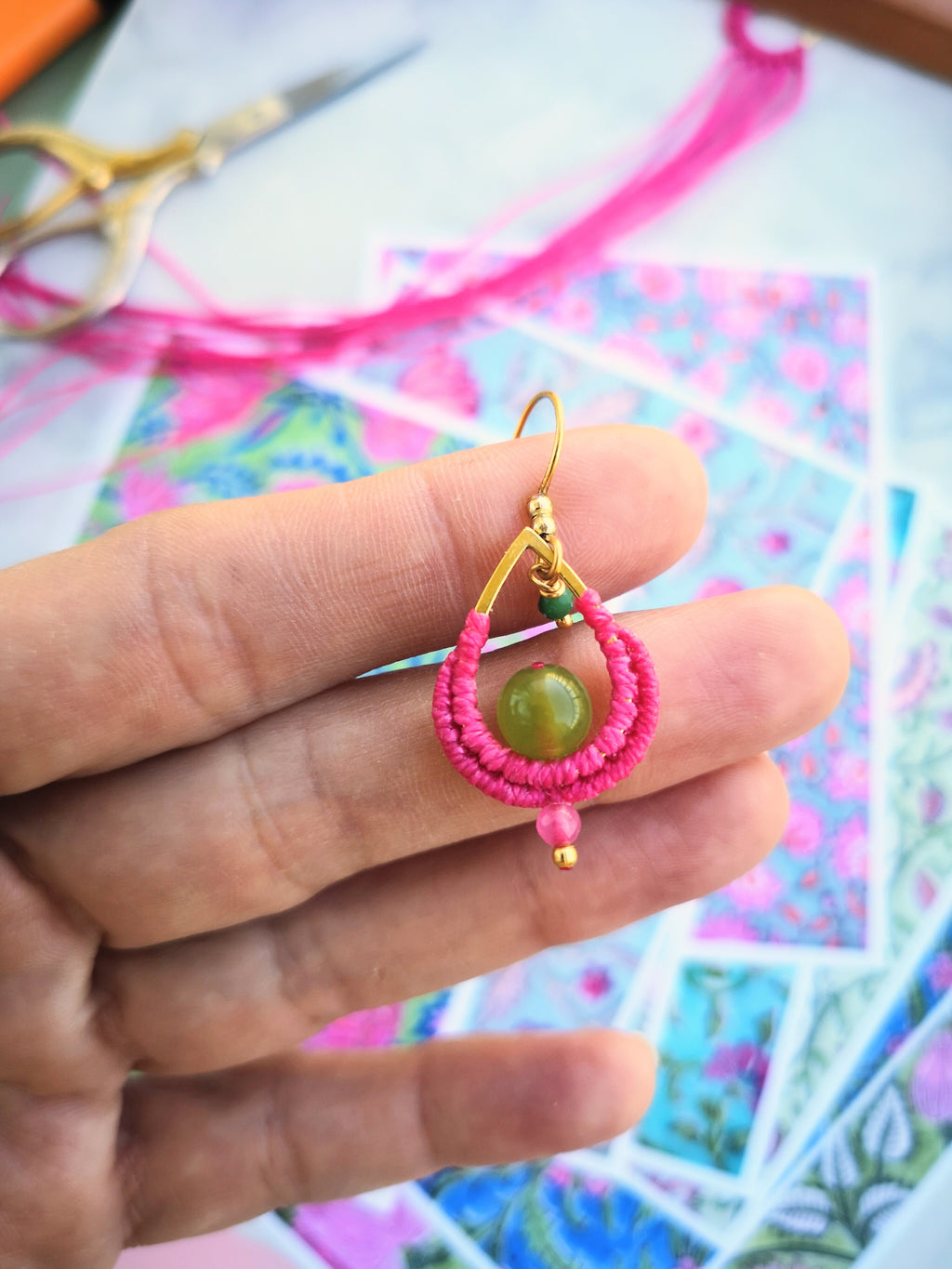 Les mini gouttes Pondicherry - Boucles d'oreilles pendantes toutes en macramé et pierres gemmes
