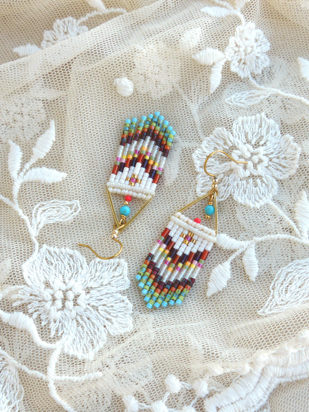 Mini boucles d'oreilles à franges motifs chevrons - Couleurs estivales - Style ethnique - Collection French Riviera