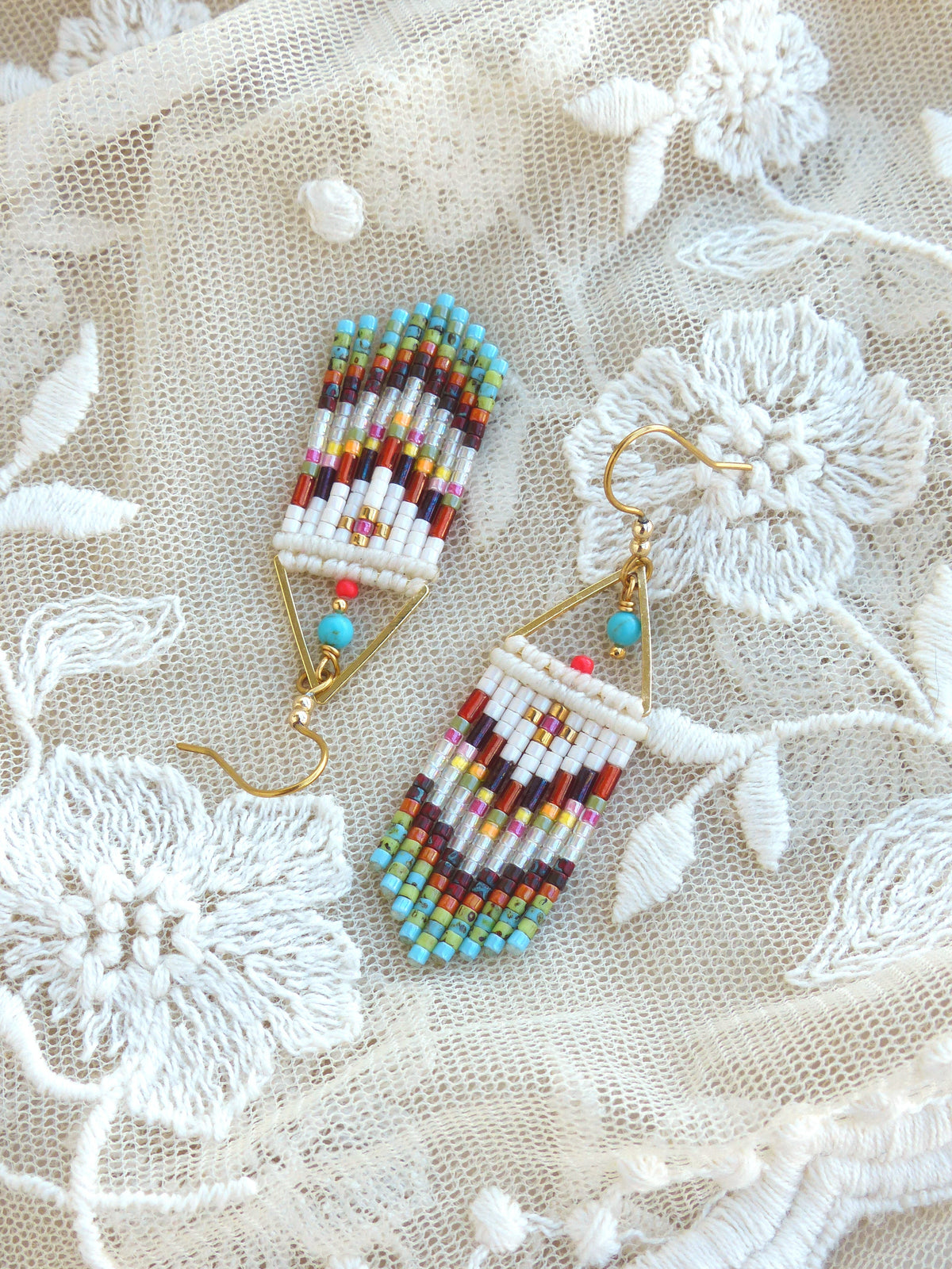 Mini boucles d'oreilles à franges motifs chevrons - Couleurs estivales - Style ethnique - Collection French Riviera
