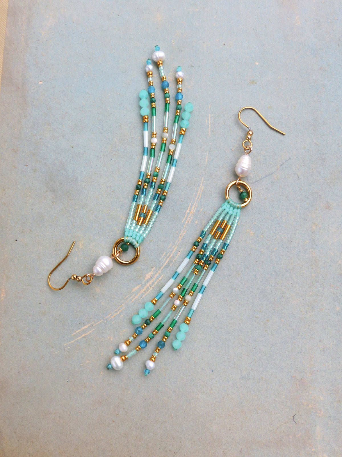 Longues boucles d'oreilles à franges précieuses Collection French Riviera - Vert menthe bleu vert lagon - Perles en malachite amazonite apatite
