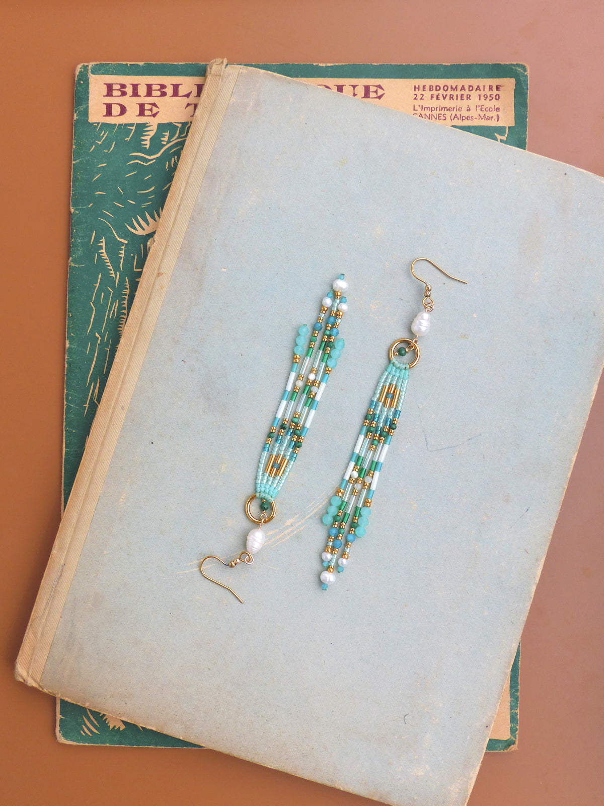 Longues boucles d'oreilles à franges précieuses Collection French Riviera - Vert menthe bleu vert lagon - Perles en malachite amazonite apatite