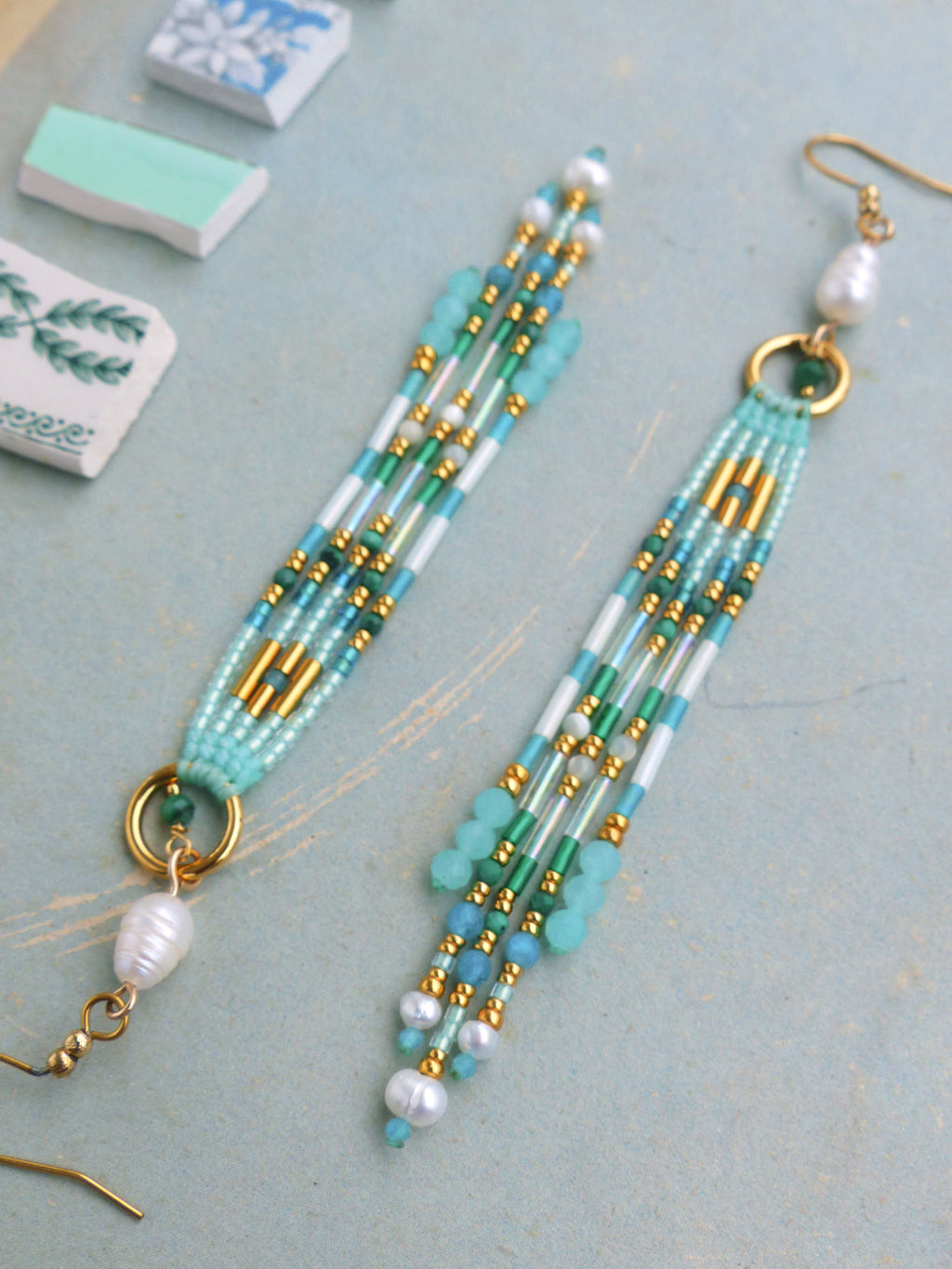 Longues boucles d'oreilles à franges précieuses Collection French Riviera - Vert menthe bleu vert lagon - Perles en malachite amazonite apatite