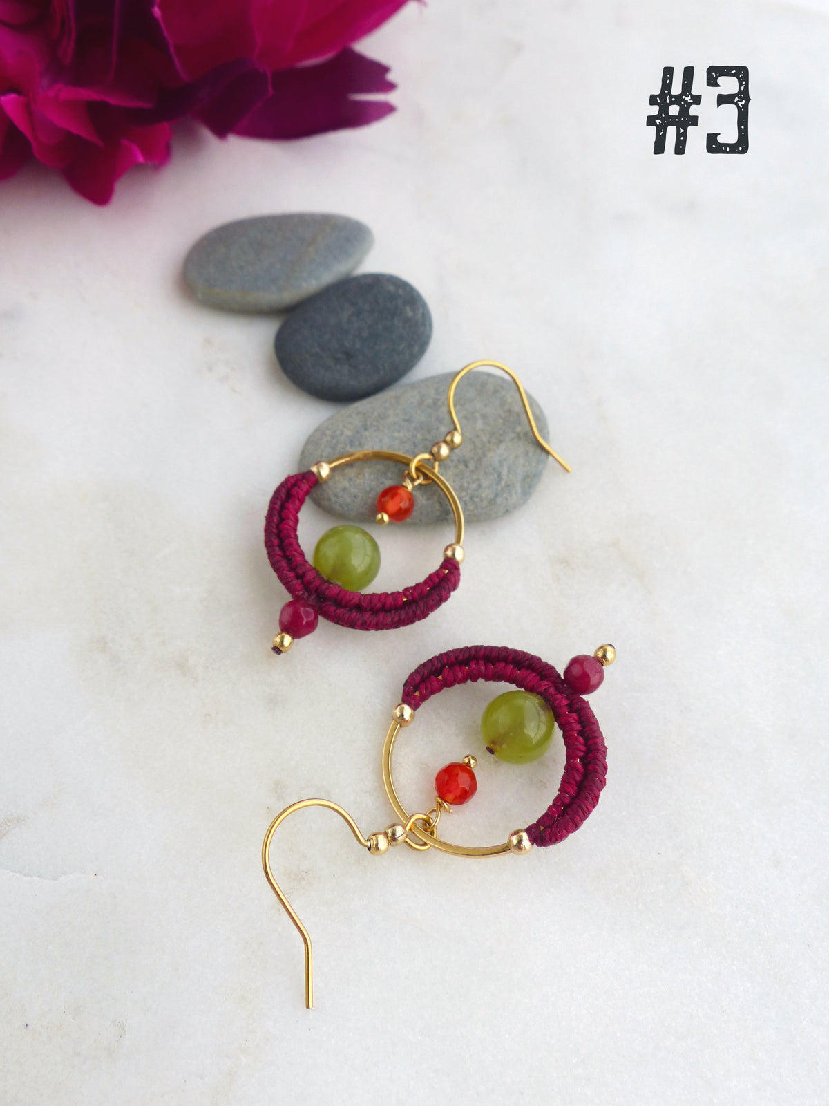 Les mini créoles Pondicherry - Boucles d'oreilles pendantes toutes en macramé et pierres gemmes