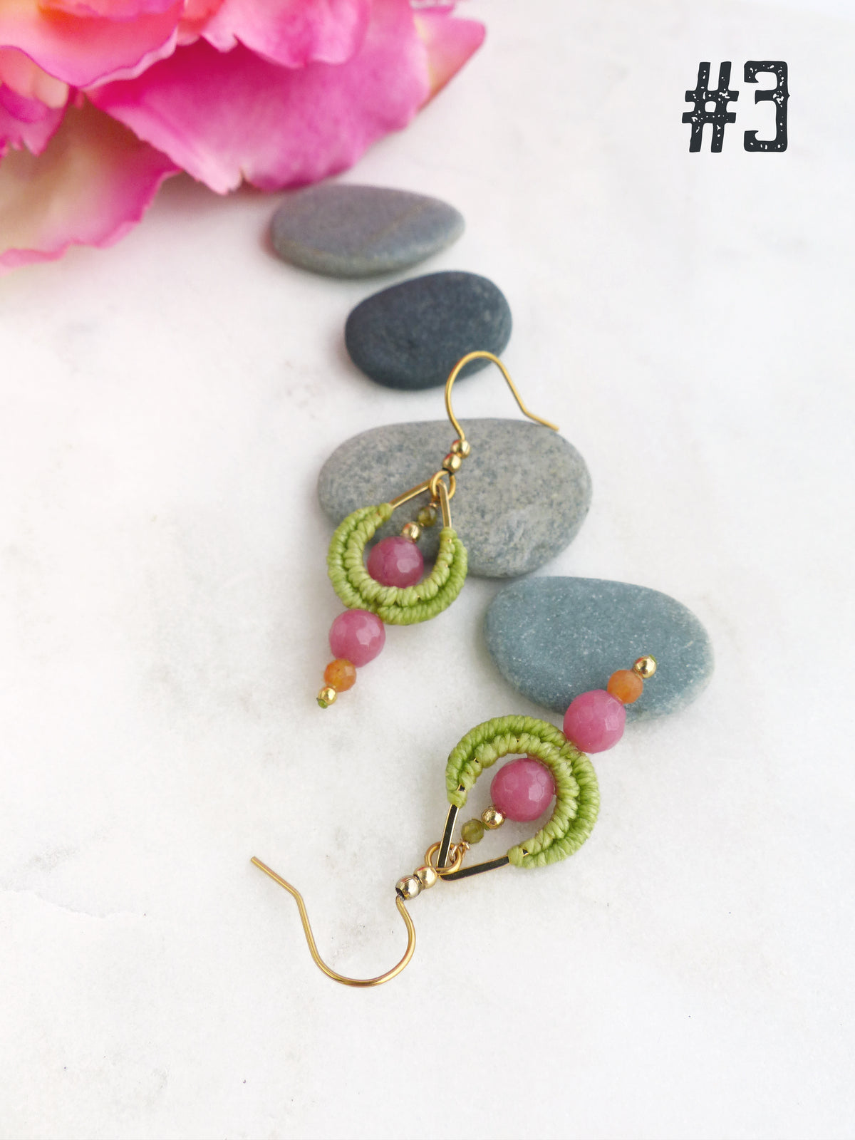 Les mini gouttes Pondicherry - Boucles d'oreilles pendantes toutes en macramé et pierres gemmes