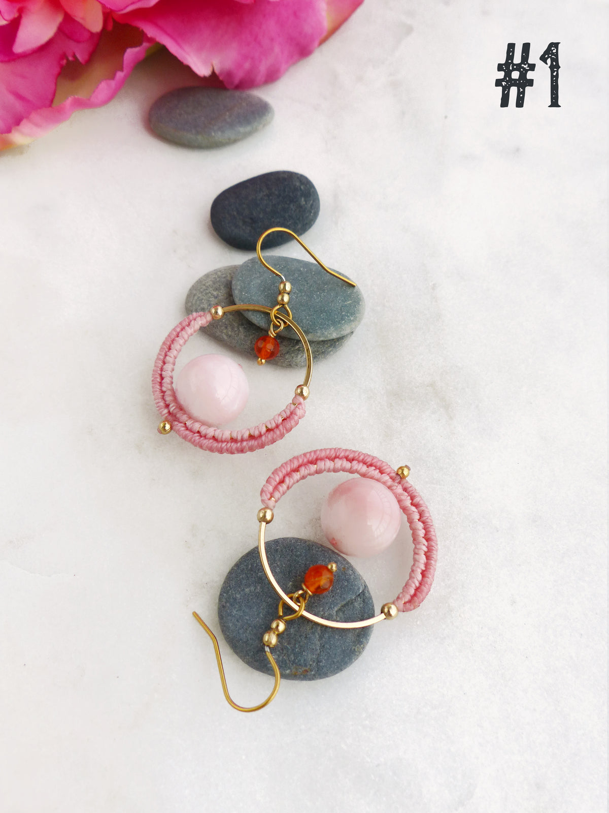 Les mini créoles Pondicherry - Boucles d'oreilles pendantes toutes en macramé et pierres gemmes