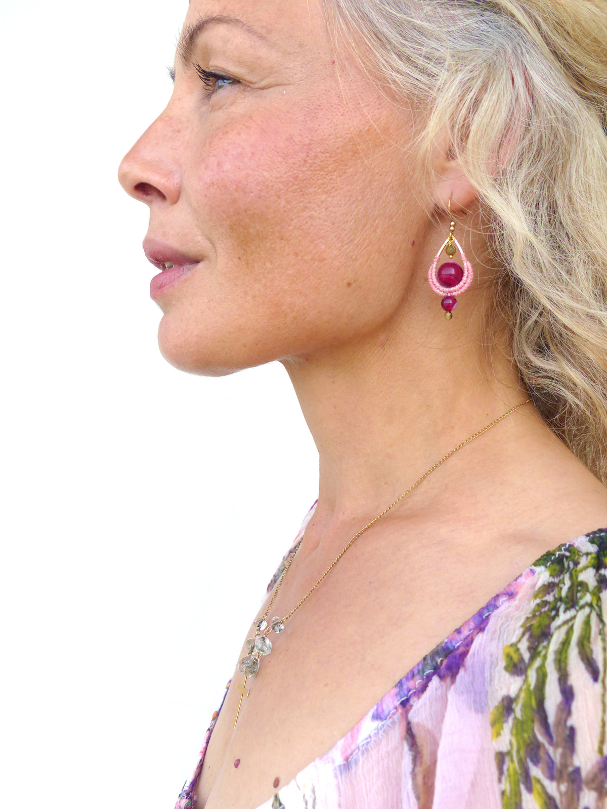 Les mini gouttes Pondicherry - Boucles d'oreilles pendantes toutes en macramé et pierres gemmes