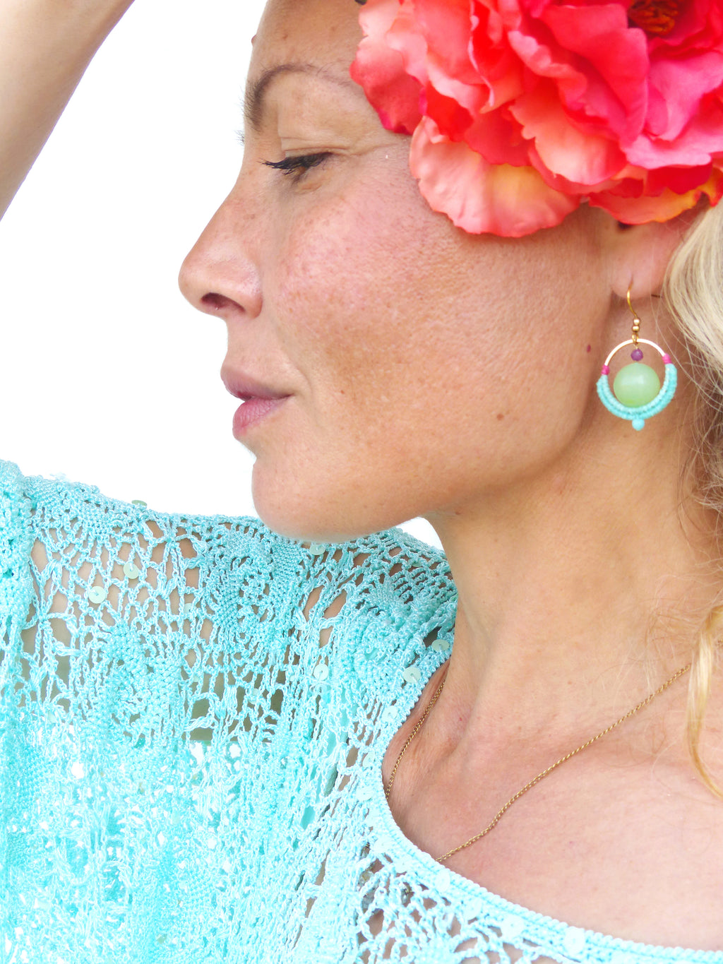 Les mini créoles Pondicherry - Boucles d'oreilles pendantes toutes en macramé et pierres gemmes