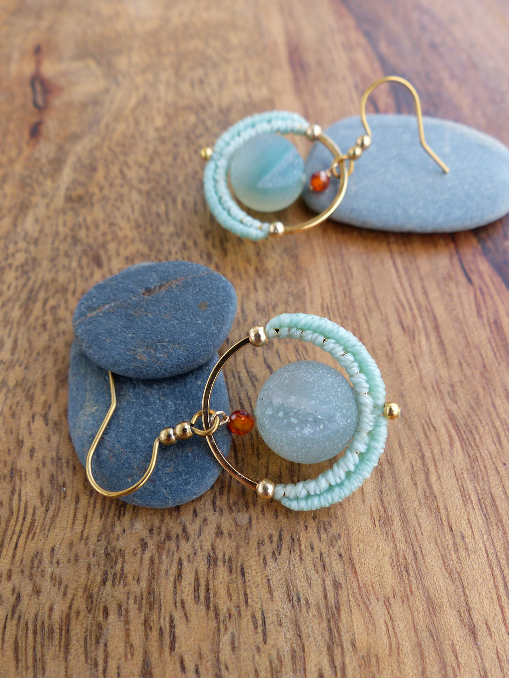 Mini boucles d'oreilles créoles GOA en agate druzy vert menthe et orange  - Pièce unique (Copie)