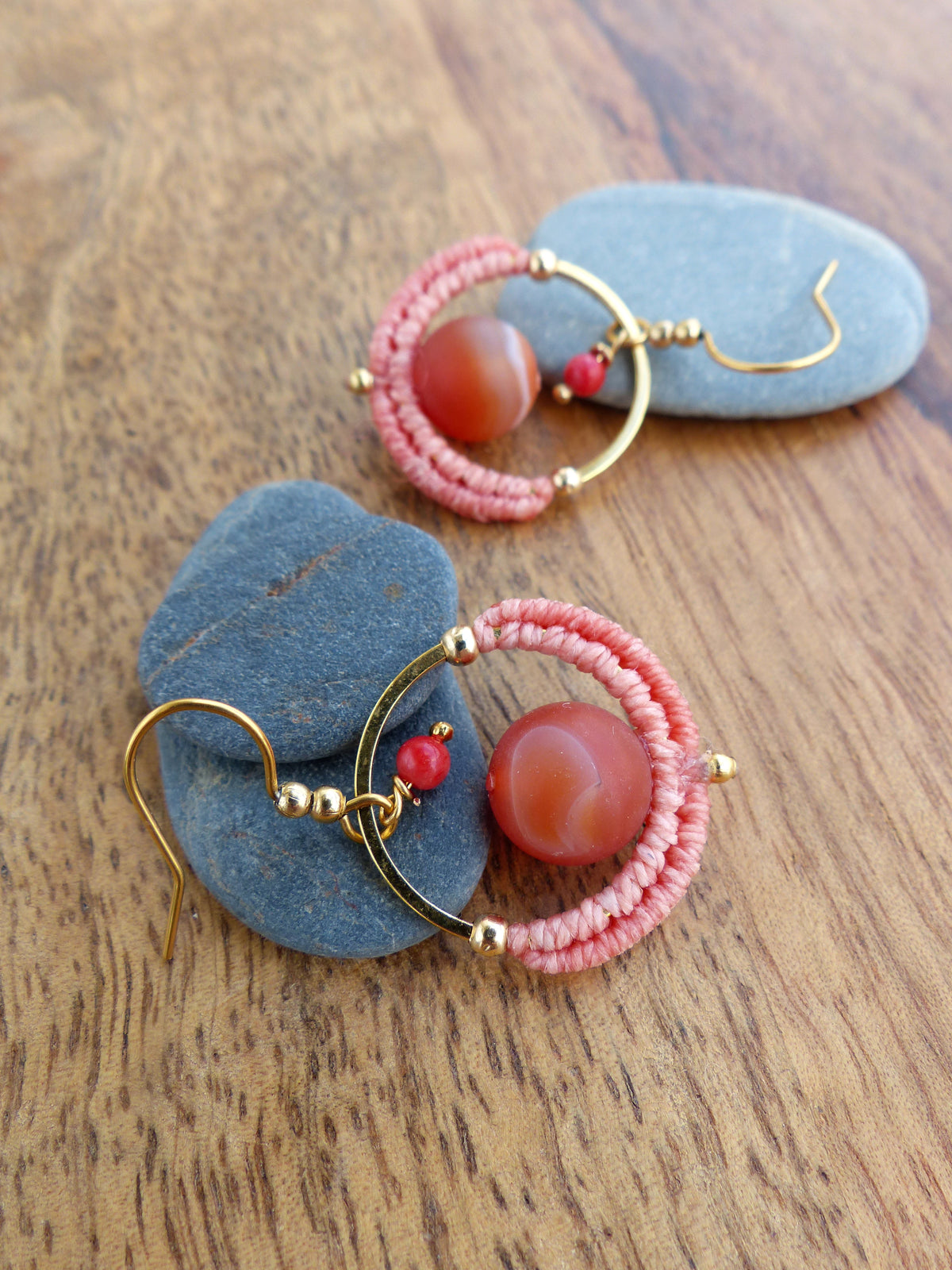 Mini boucles d'oreilles créoles GOA en agate givrée rouge orange terracotta - Pièce unique