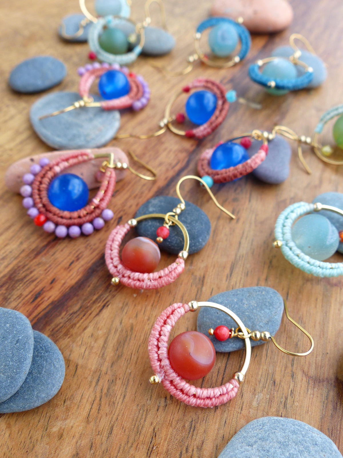 Mini boucles d'oreilles créoles GOA en agate druzy vert menthe et orange  - Pièce unique (Copie)