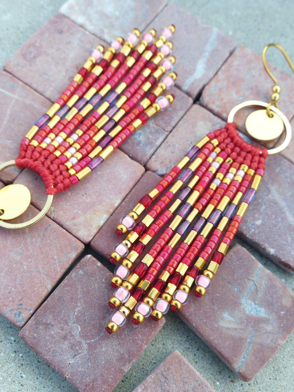 Mini boucles d'oreilles à franges perlées rouge rose violet couleurs fruits des bois - Bijoux bohème fait main - Inspiration french riviera