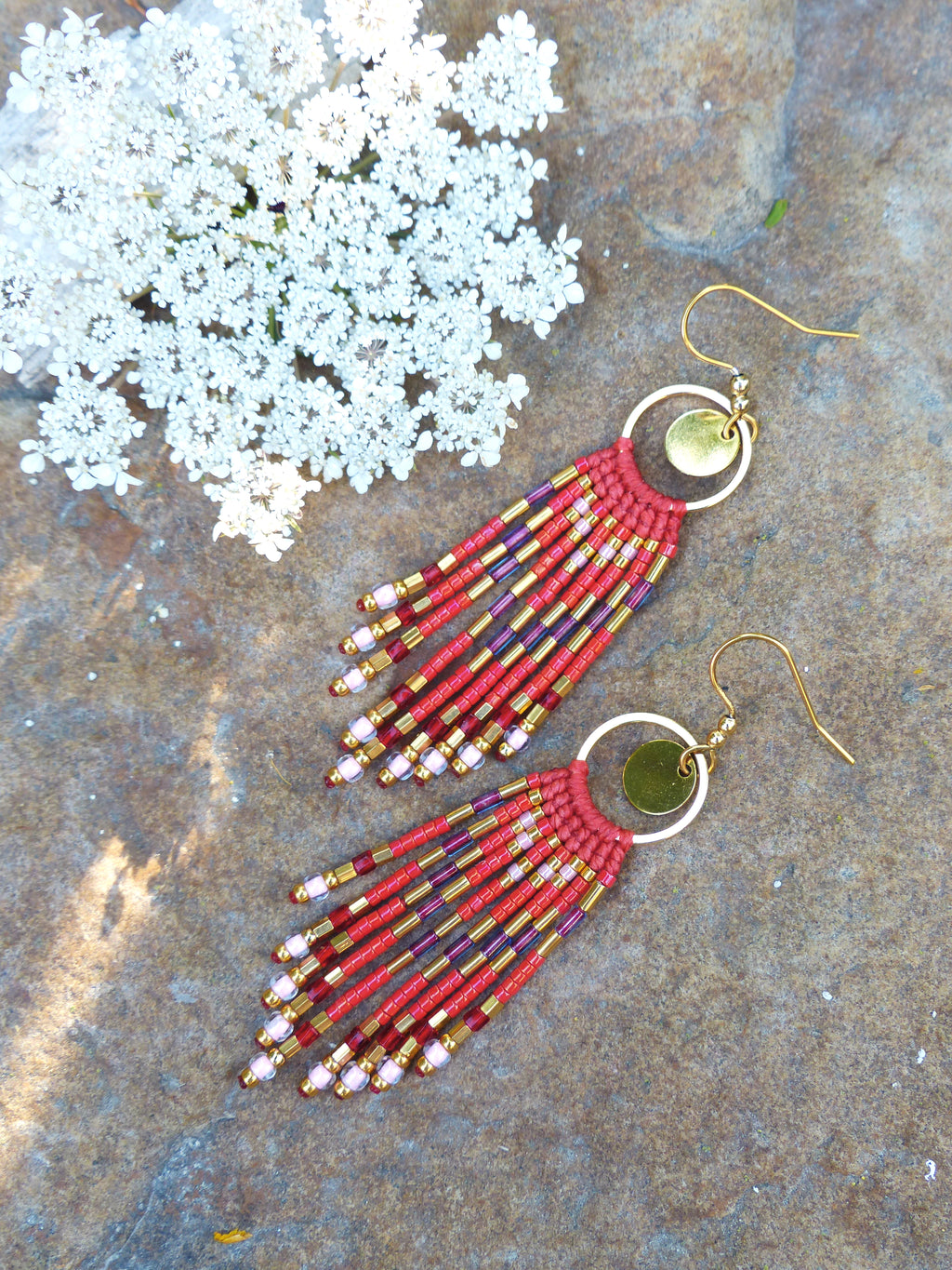 Mini boucles d'oreilles à franges perlées rouge rose violet couleurs fruits des bois - Bijoux bohème fait main - Inspiration french riviera