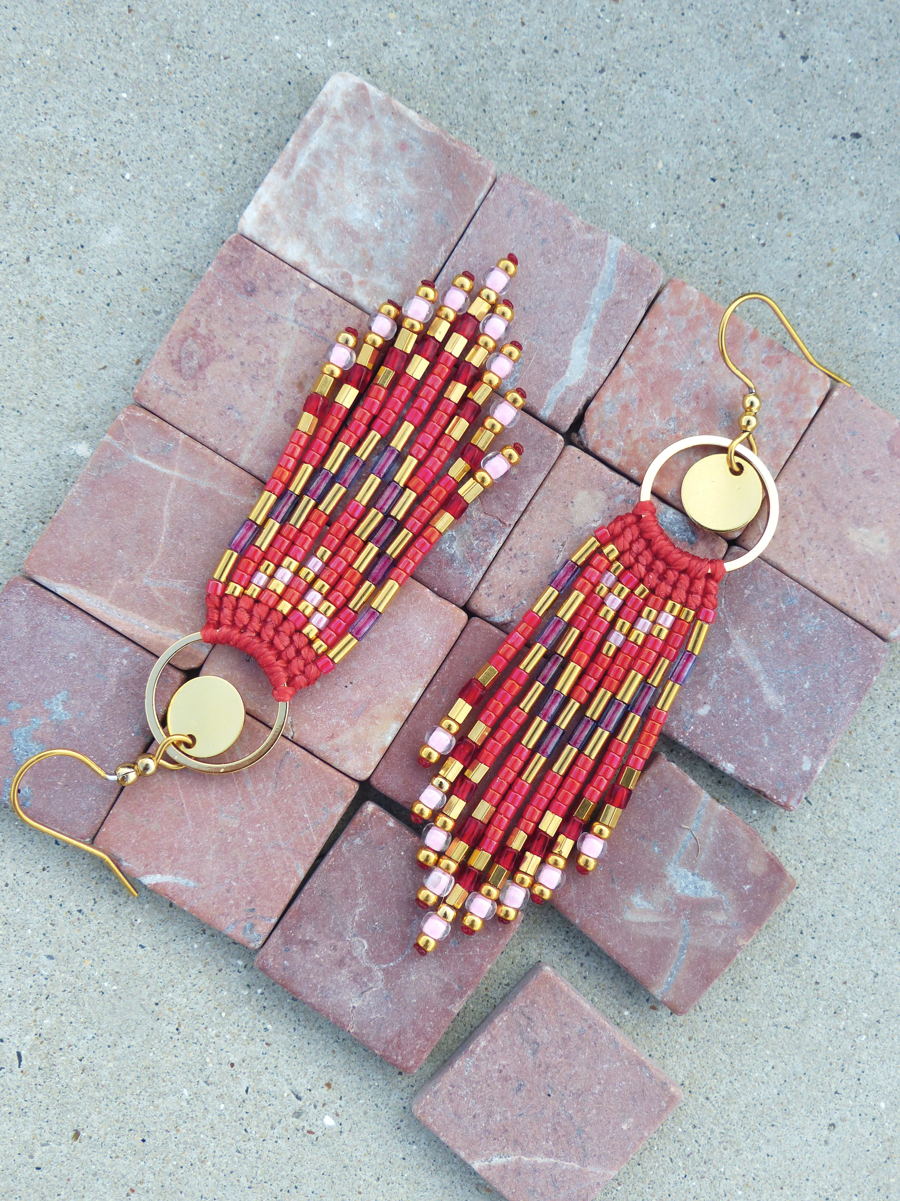Mini boucles d'oreilles à franges perlées rouge rose violet couleurs fruits des bois - Bijoux bohème fait main - Inspiration french riviera