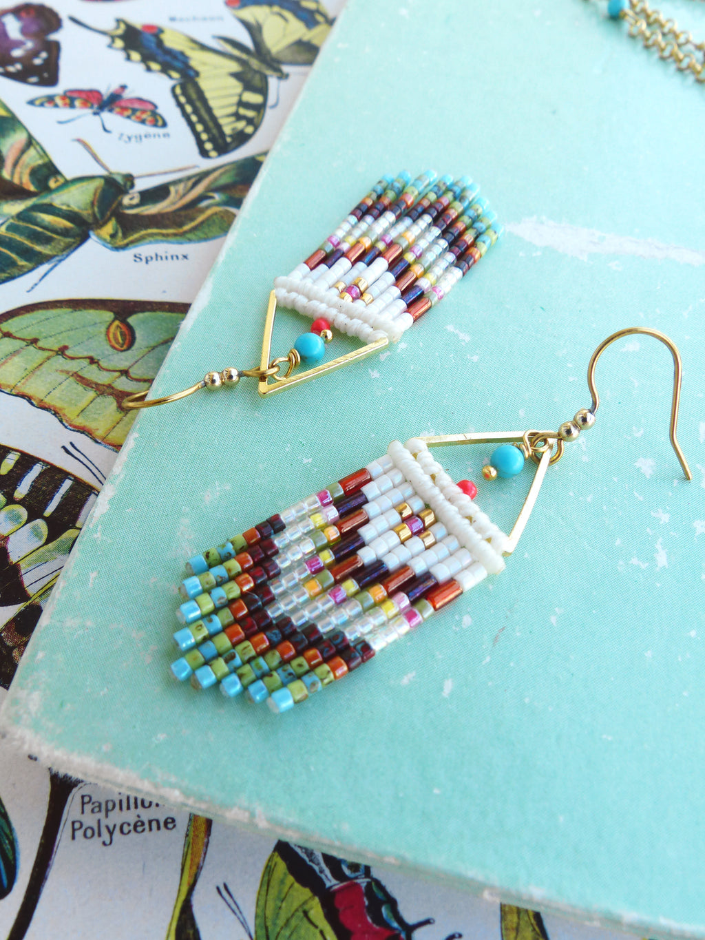Mini boucles d'oreilles à franges motifs chevrons - Couleurs estivales - Style ethnique - Collection French Riviera
