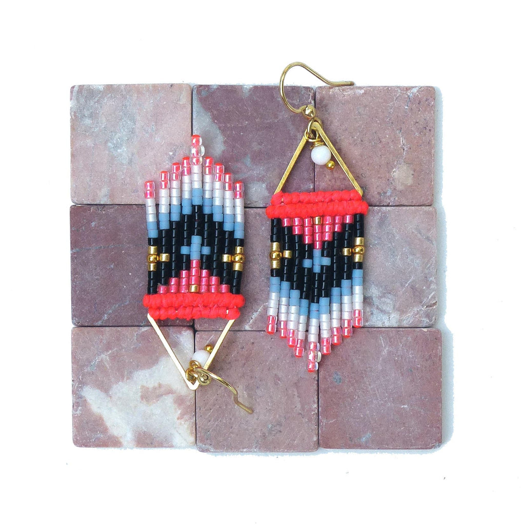 Noir rose fluo blanc bleu doré - Boucles d'oreilles tissées en micro macramé et perles de rocailles miyuki delica - Bijoux boho bohème chic