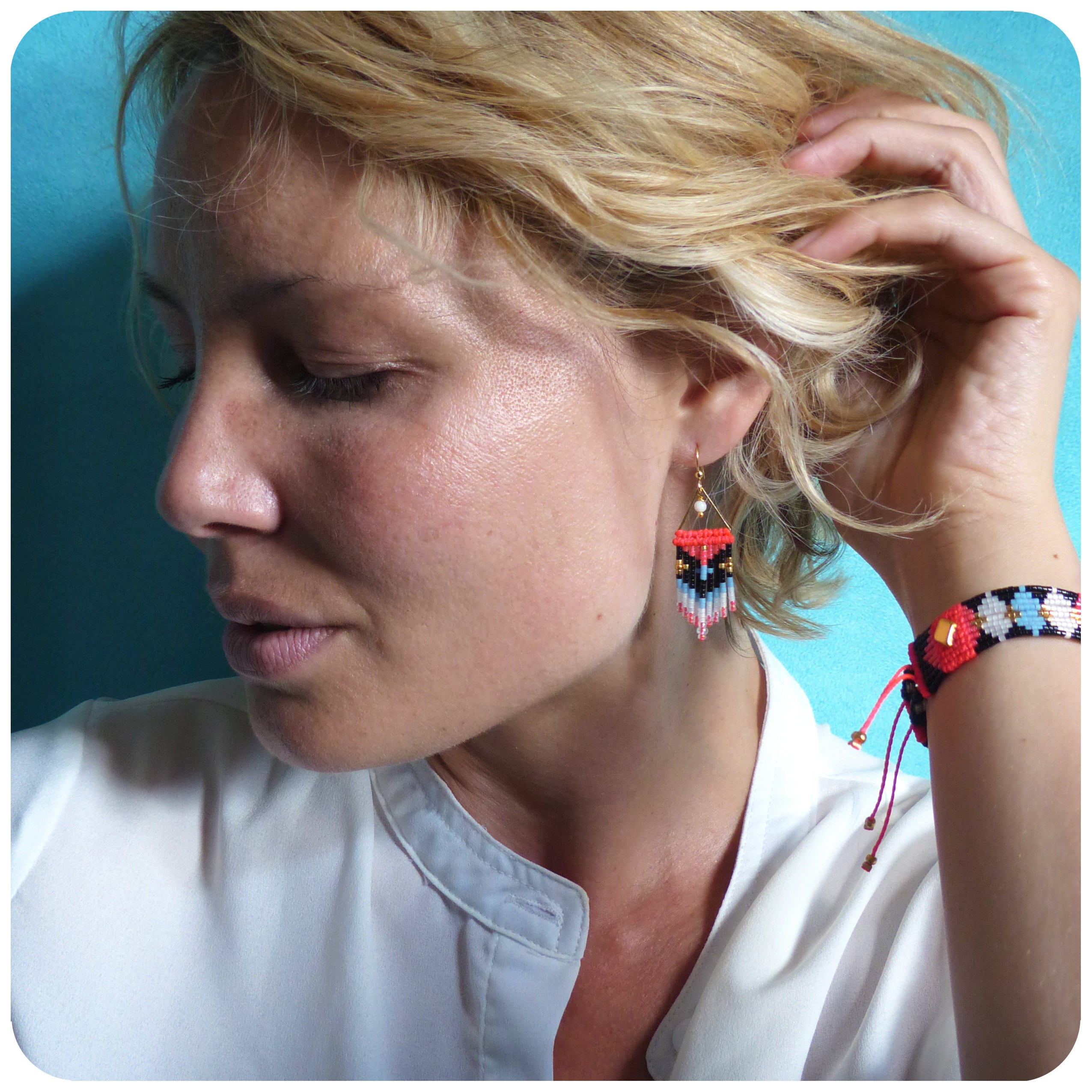 Noir rose fluo blanc bleu doré - Boucles d'oreilles tissées en micro macramé et perles de rocailles miyuki delica - Bijoux boho bohème chic