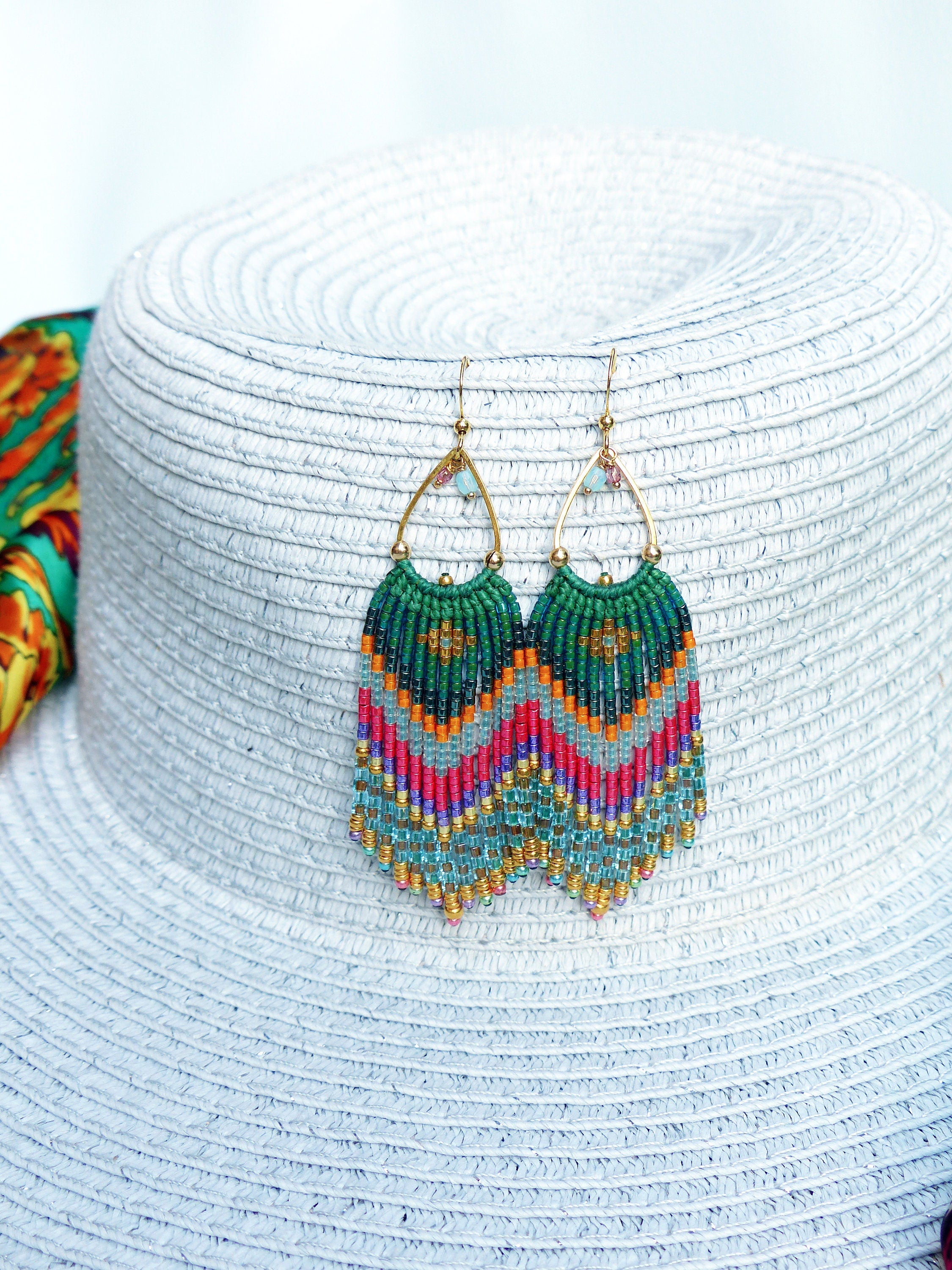 Boucles d'oreilles à franges perlées couleurs Bollywood vert orange rose doré