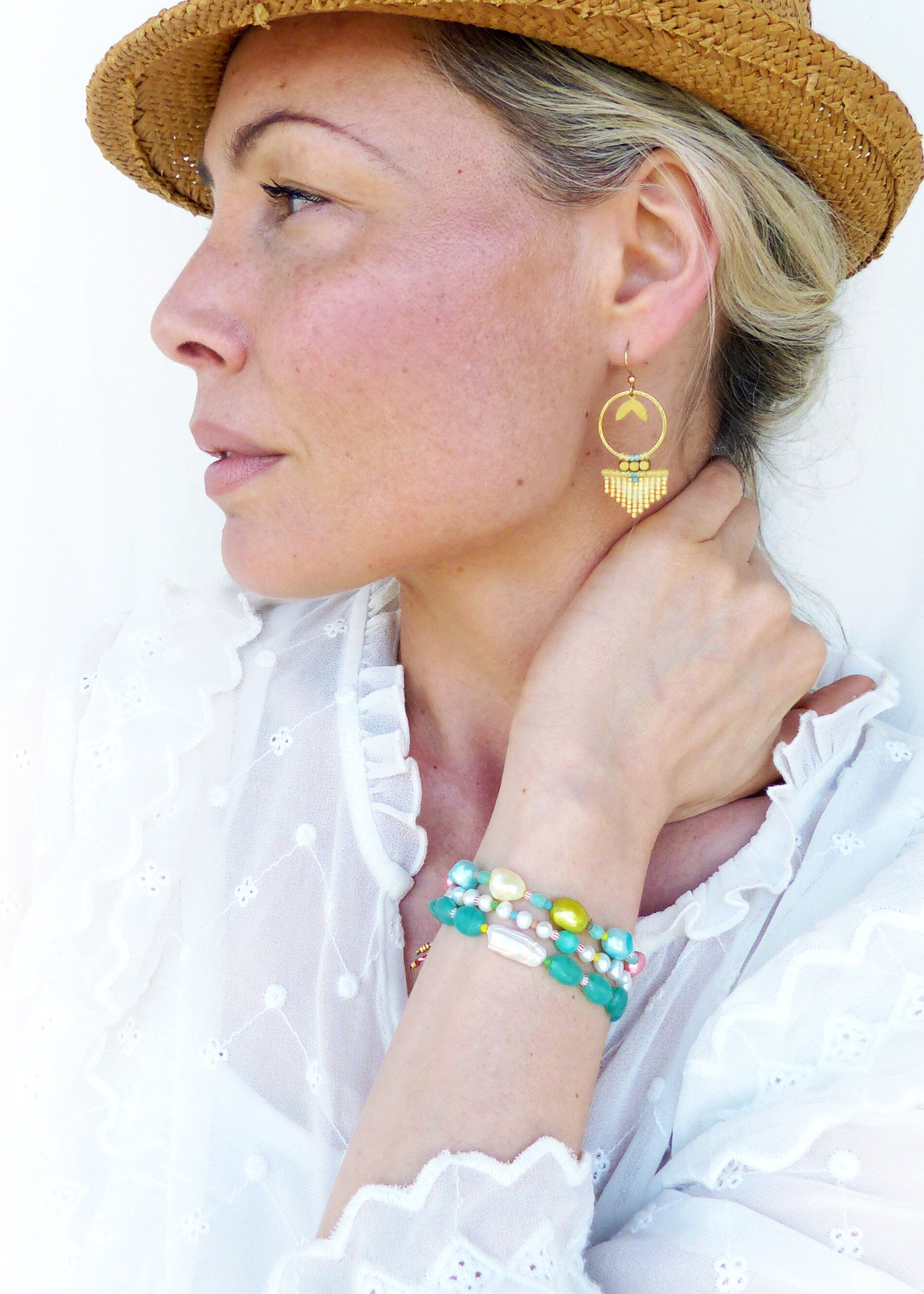 Bracelets de surfeur précieux en perles de rivières et keishi pastel bleu rose jaune vert