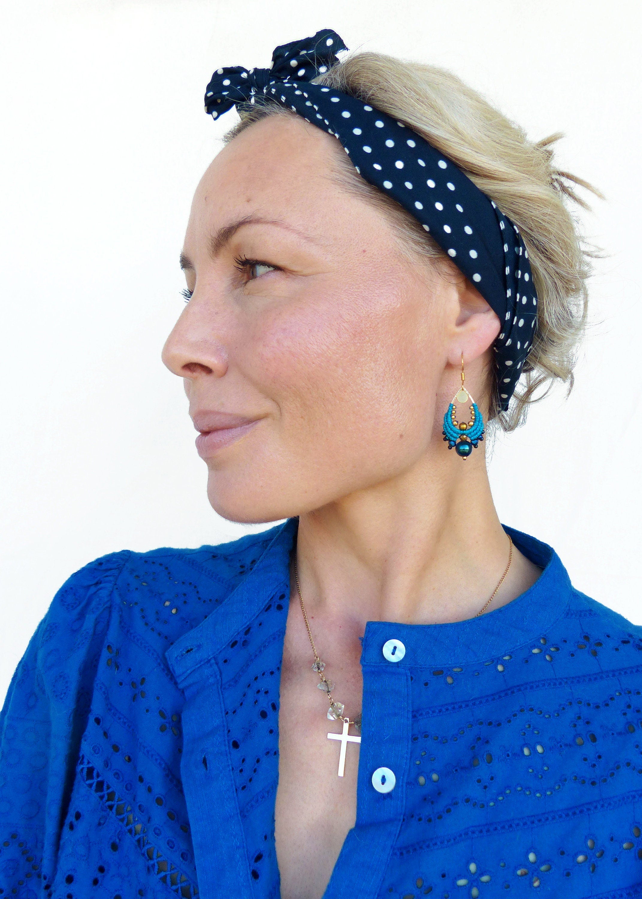 Boucles d'oreilles gouttes en macramé turquoise foncé bleu nuit et doré