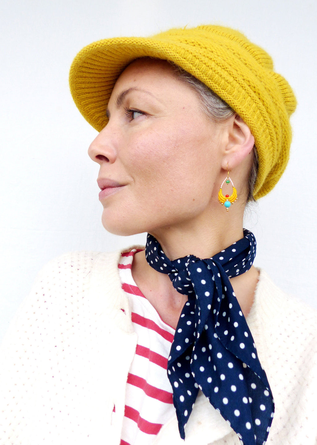 Boucles d'oreilles forme gouttes tissées en macramé jaune tournesol et turquoise