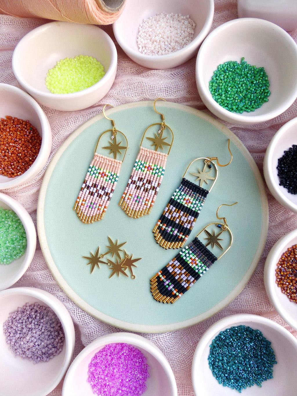 Longues boucles d'oreilles style bohème folk à franges perlées en macramé et perles miyuki rose pastel Cadeau pour elle Noel Saint Valentin
