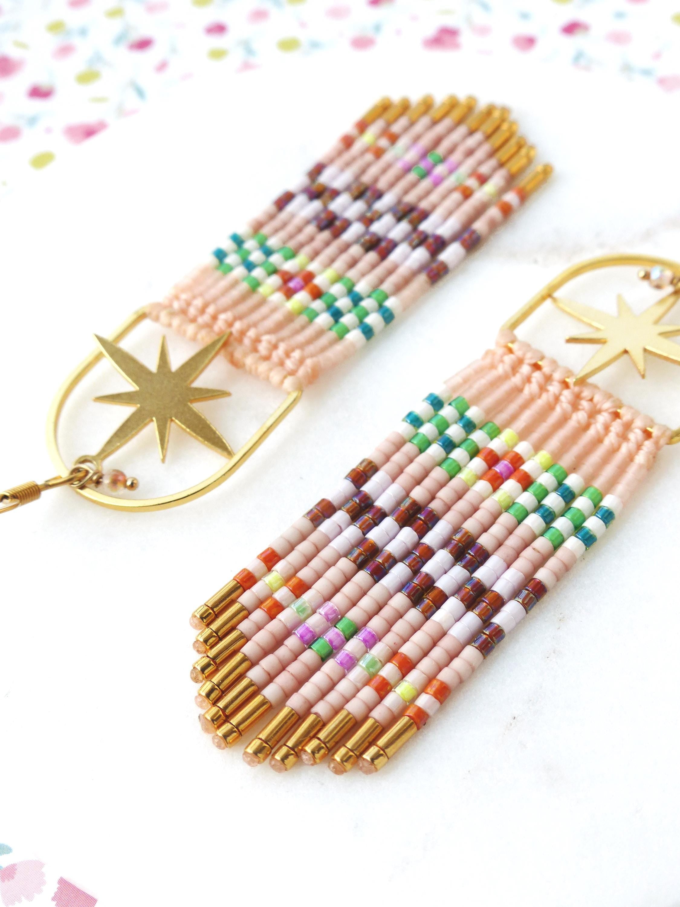 Longues boucles d'oreilles style bohème folk à franges perlées en macramé et perles miyuki rose pastel Cadeau pour elle Noel Saint Valentin