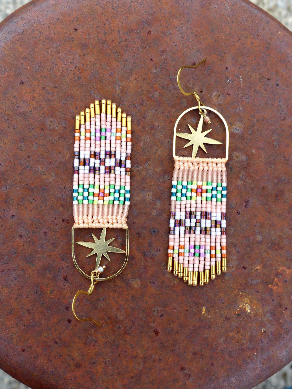 Longues boucles d'oreilles style bohème folk à franges perlées en macramé et perles miyuki rose pastel Cadeau pour elle Noel Saint Valentin