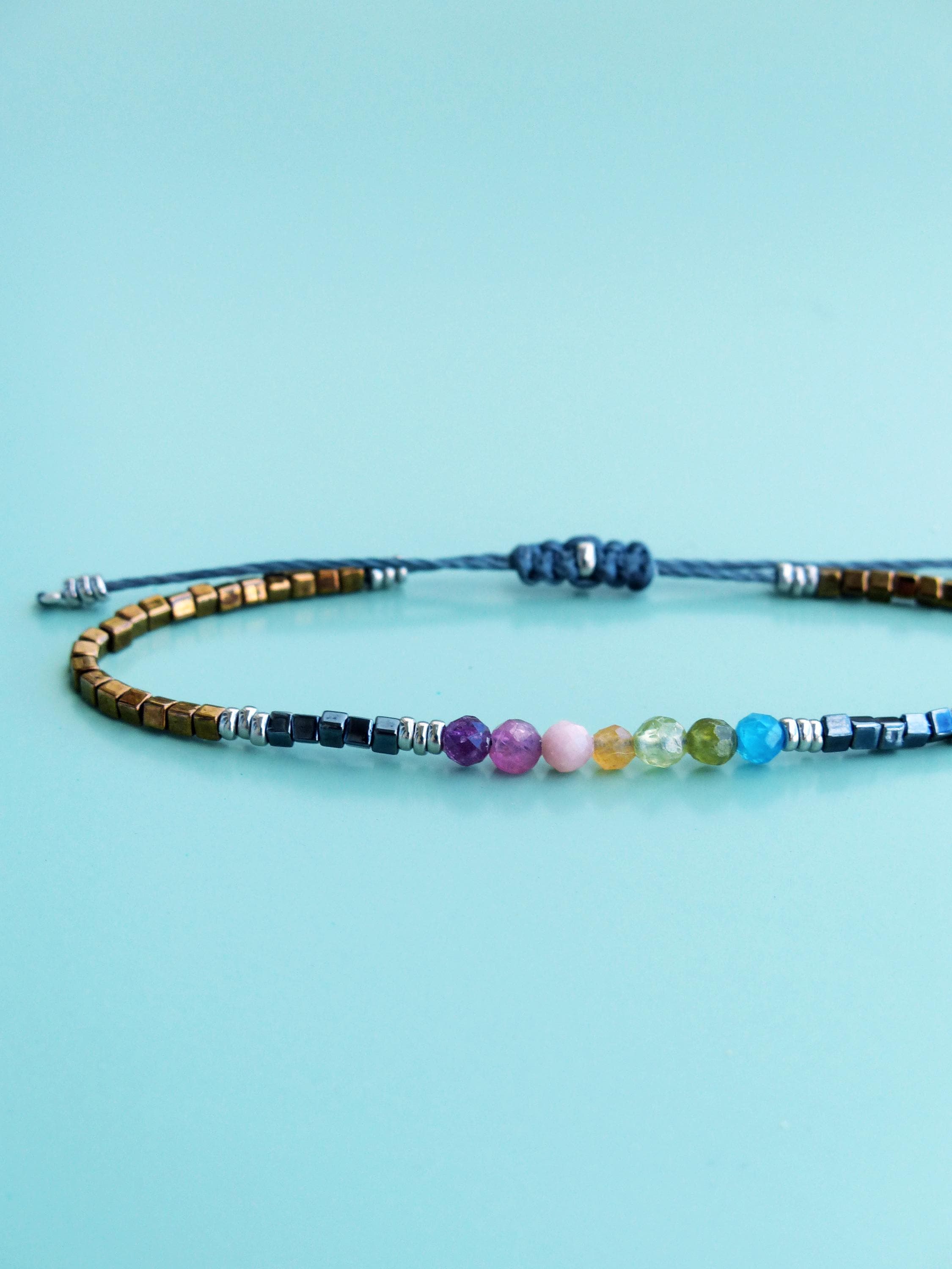 Bracelet d'amitié en pierres fines d'apatite rubis opale aventurine tourmaline et rubis