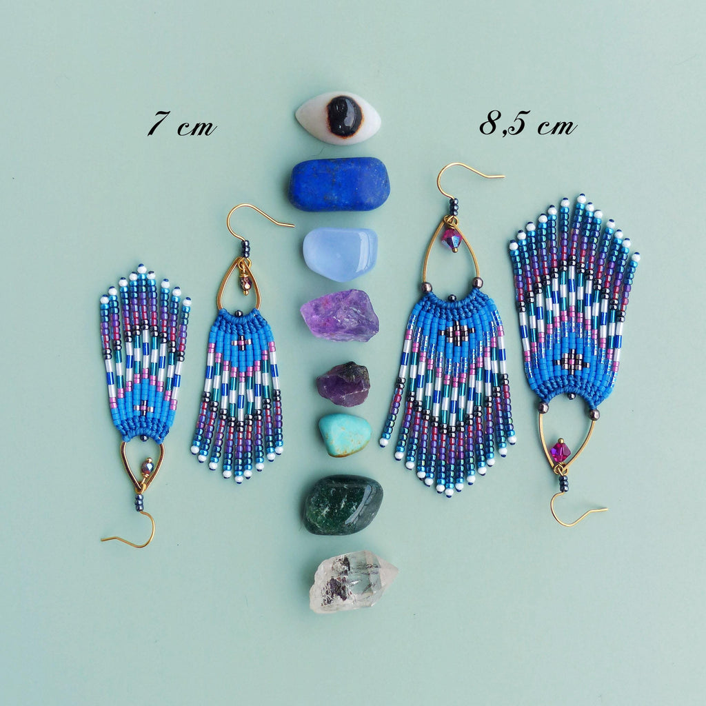 Longues boucles d'oreilles Aurore Boréale à franges perlées Bleu cobalt vert fuchsia Bijoux bohème tissé macramé et miyuki Cadeau pour elle