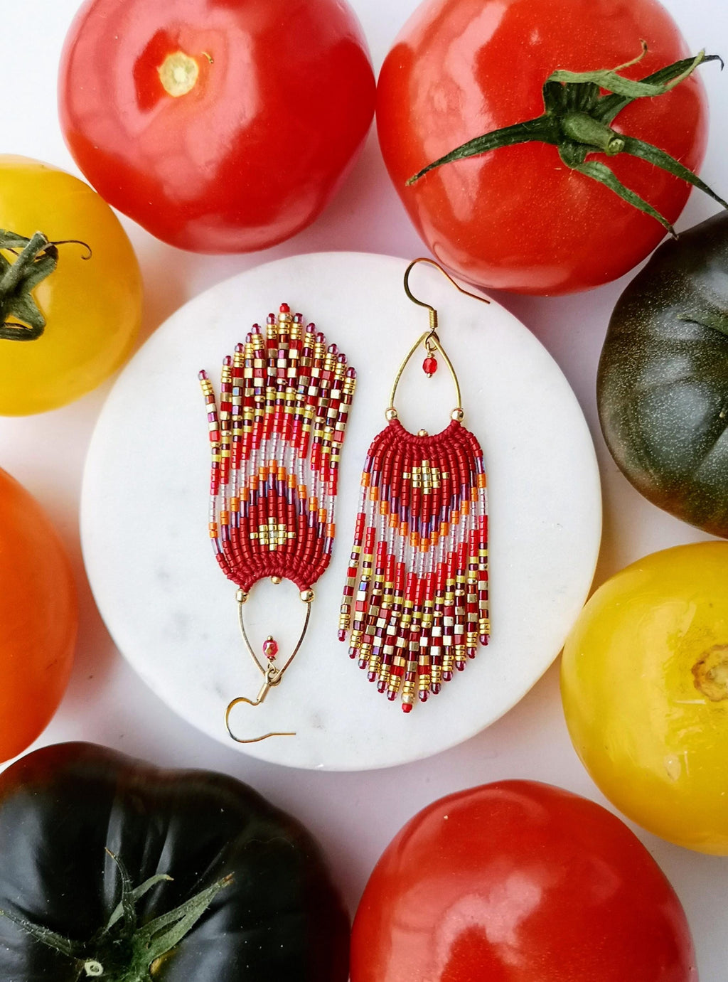 Boucles d'oreilles à franges perlées camaieu de rouge orange violet et doré