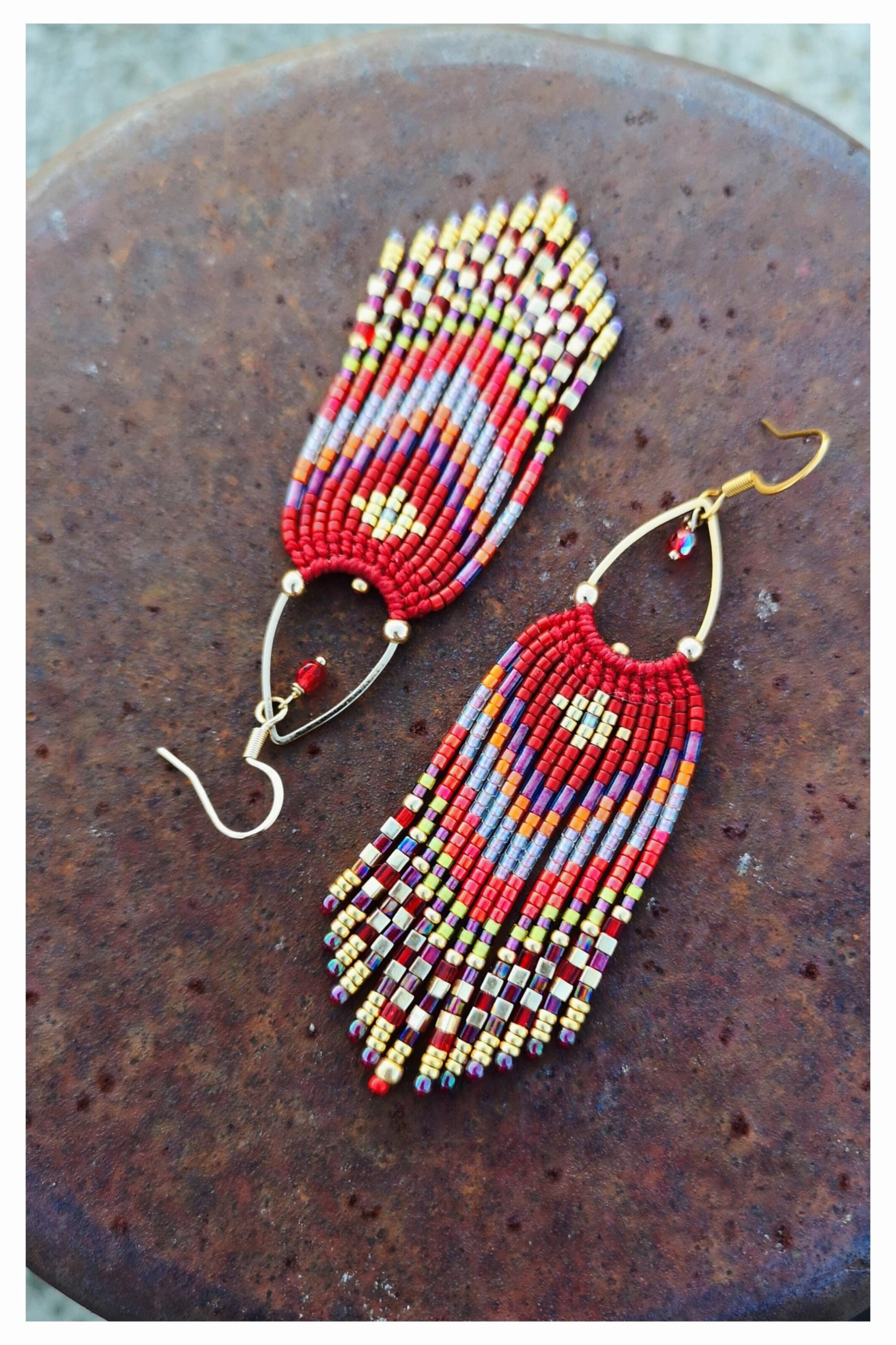 Boucles d'oreilles à franges perlées camaieu de rouge orange violet et doré