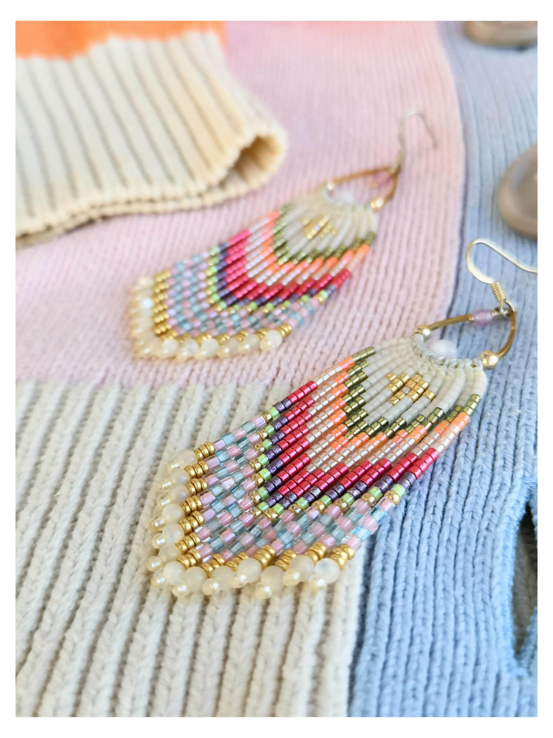 Boucles d'oreilles à franges perlées et nacre aux couleurs du printemps ivoire vert rose bleu orange