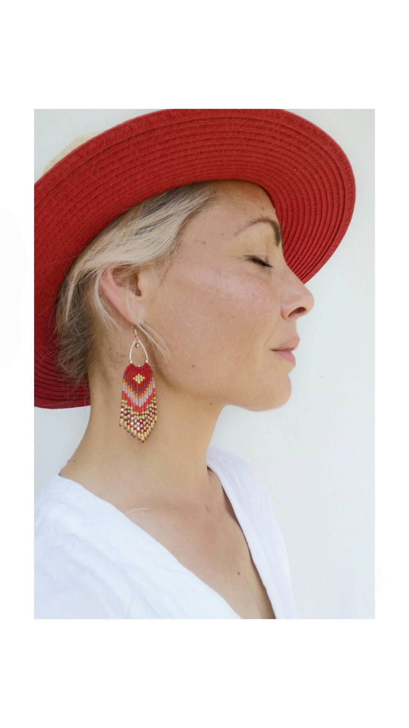 Boucles d'oreilles à franges perlées camaieu de rouge orange violet et doré
