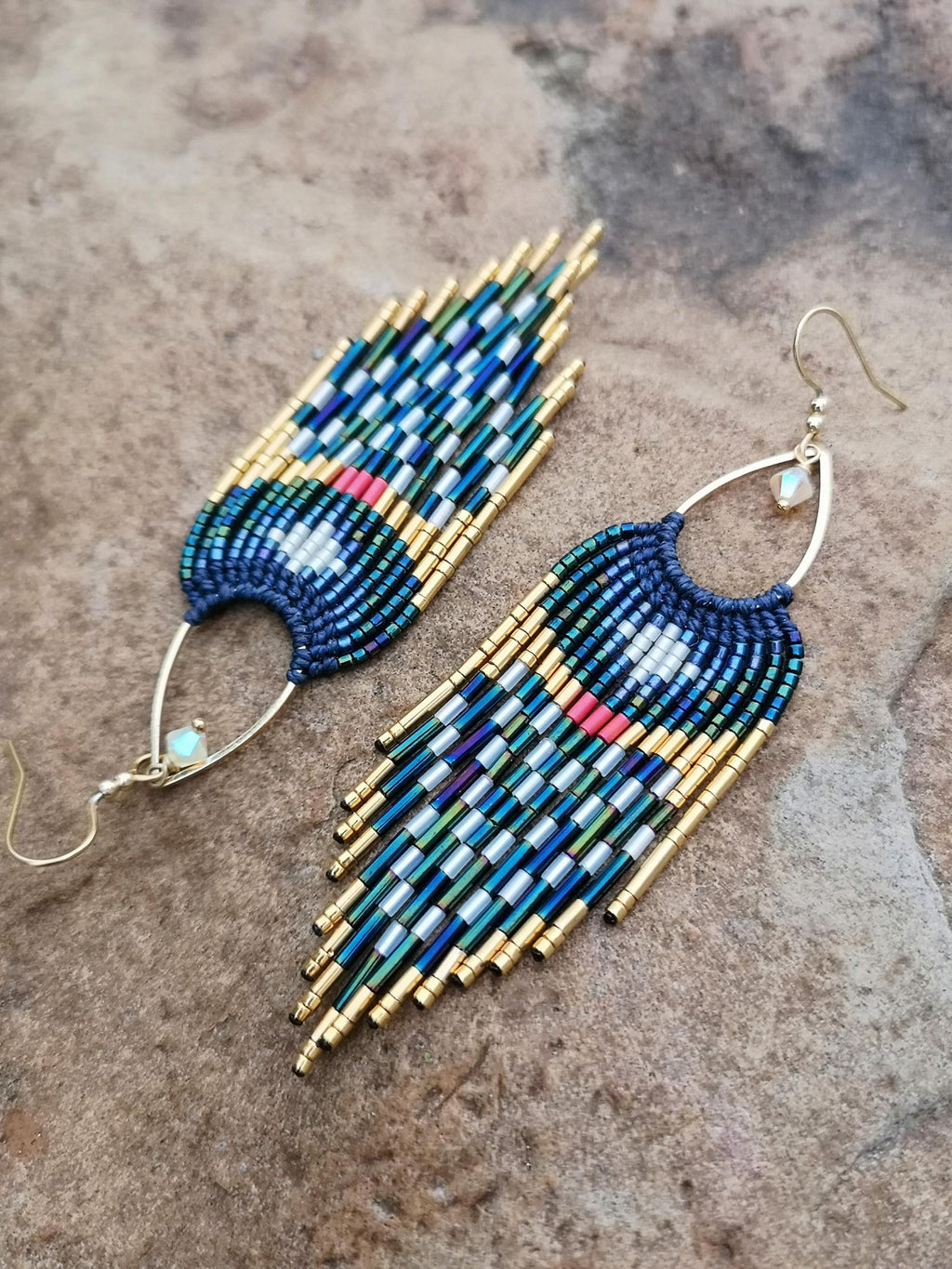 Longues boucles à franges perlées esprit marin rayures bleu marine blanc rouge doré Macramé et perles miyuki Bijoux bohème Cadeau pour elle