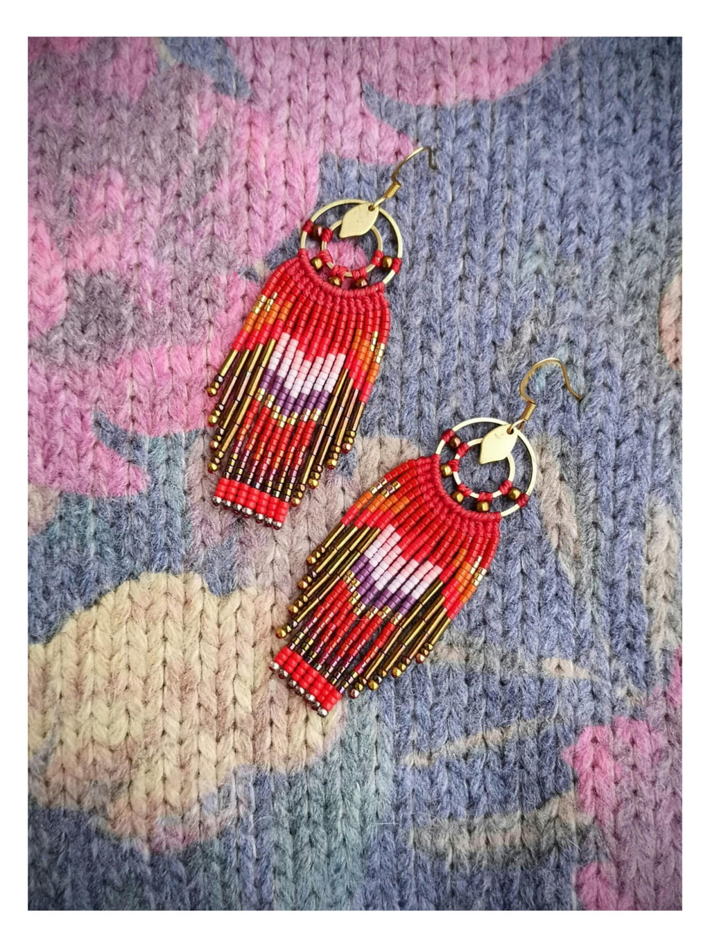 Boucles d'oreilles à franges perlées camaïeu de rouge rose violet et doré bronze