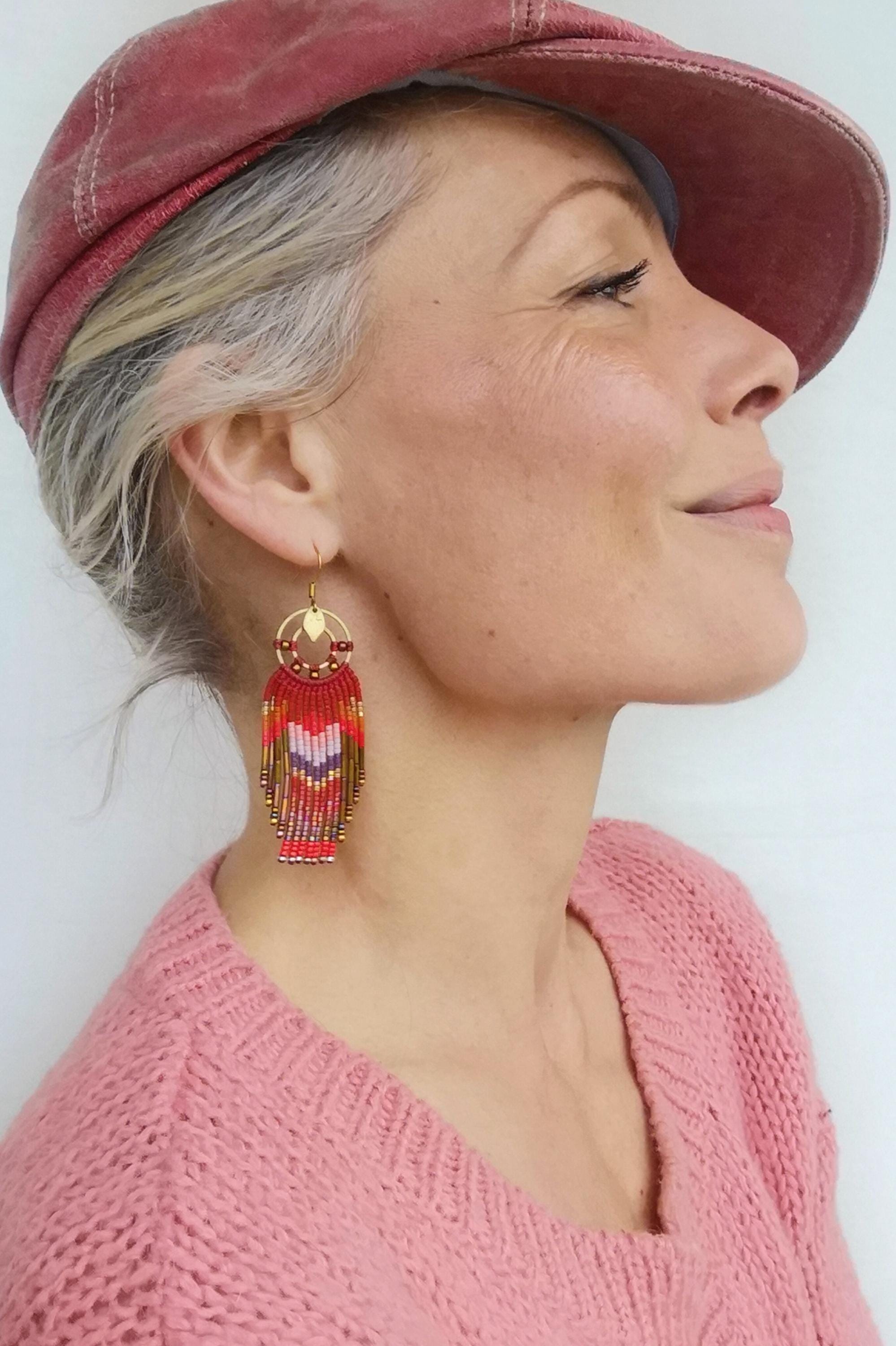 Boucles d'oreilles à franges perlées camaïeu de rouge rose violet et doré bronze