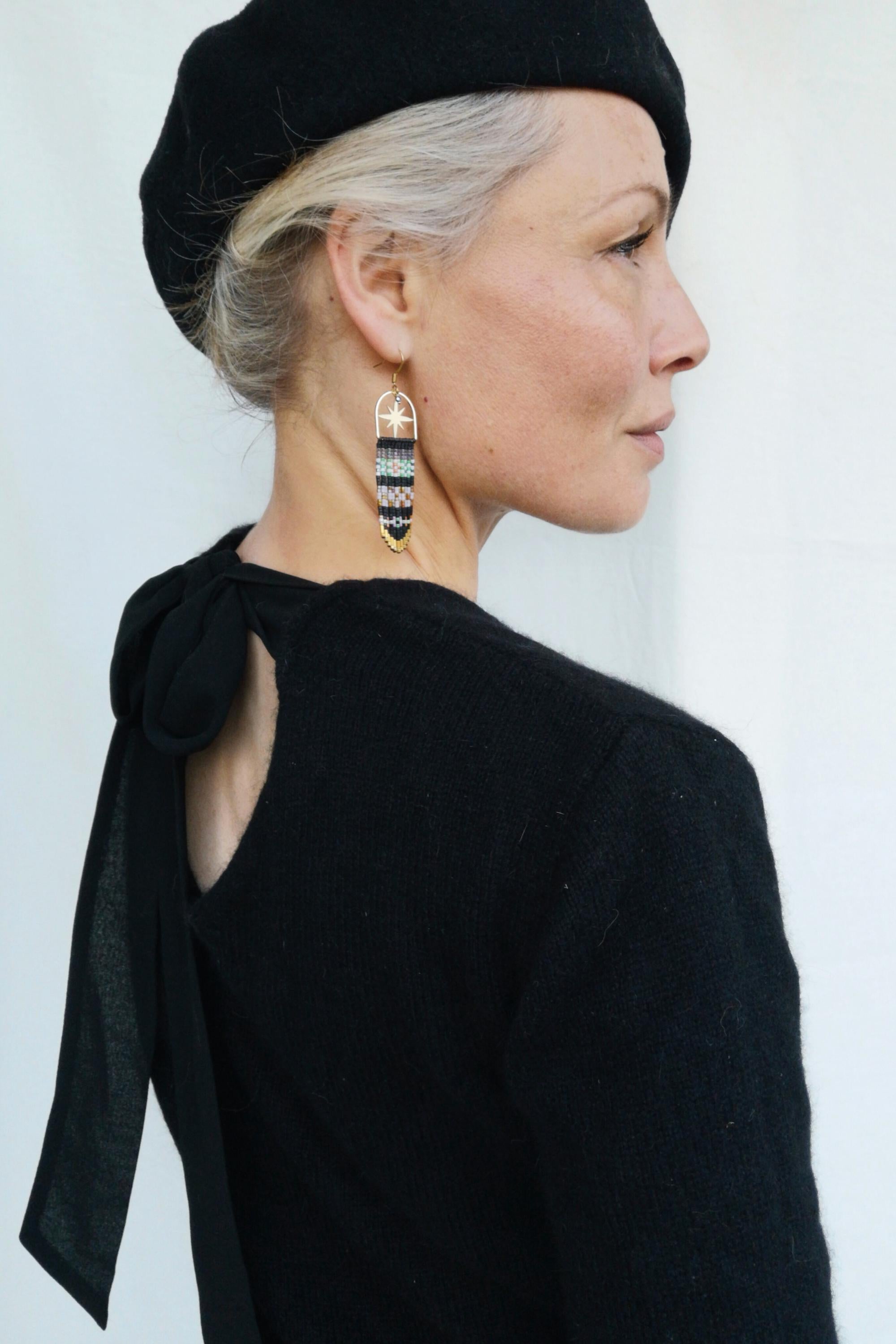 Longues boucles d'oreilles pendantes colorées à franges perlées style bohème folk noir et étoile doré cadeau pour elle Noel Saint Valentin