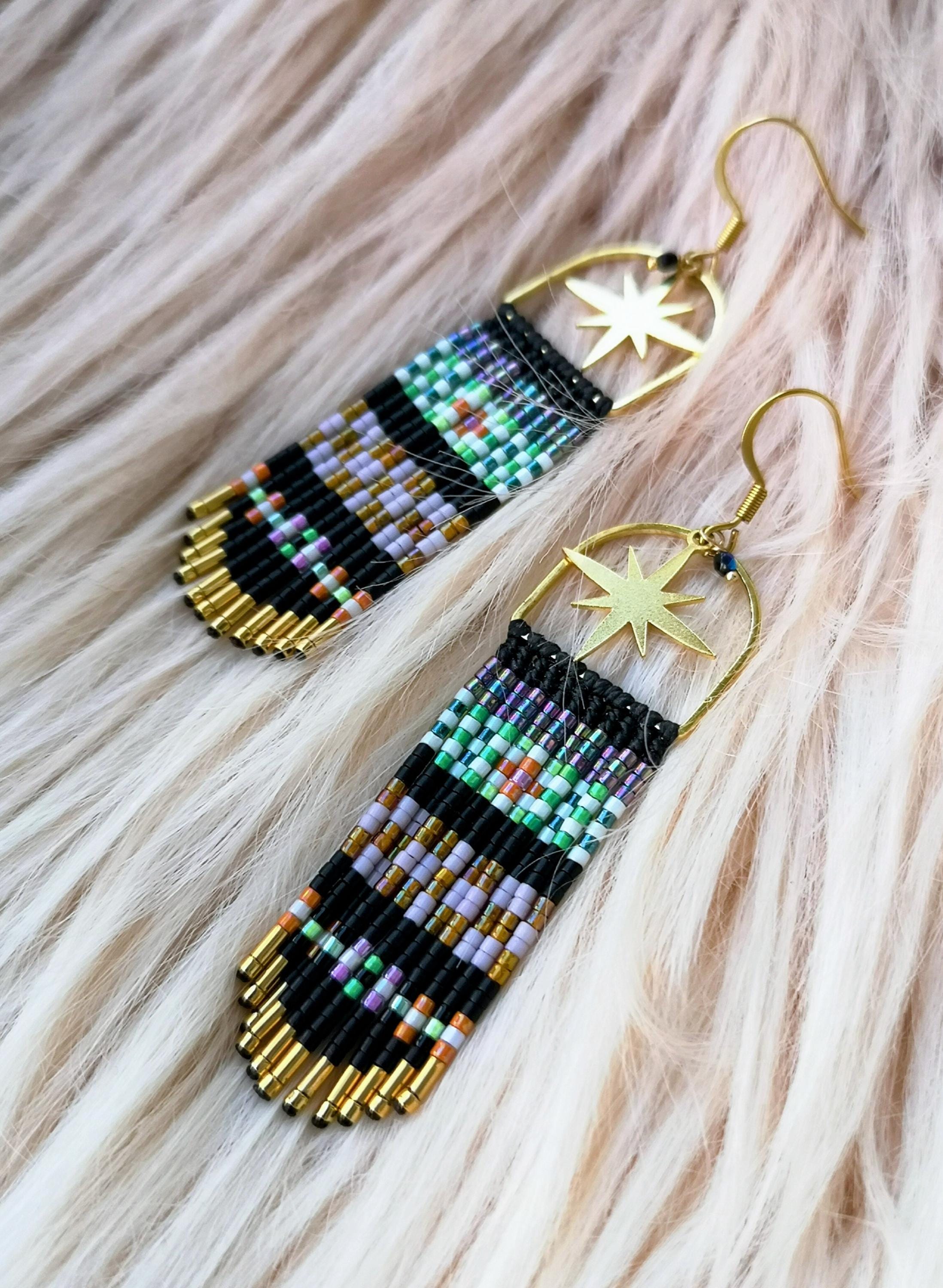Longues boucles d'oreilles pendantes colorées à franges perlées style bohème folk noir et étoile doré cadeau pour elle Noel Saint Valentin