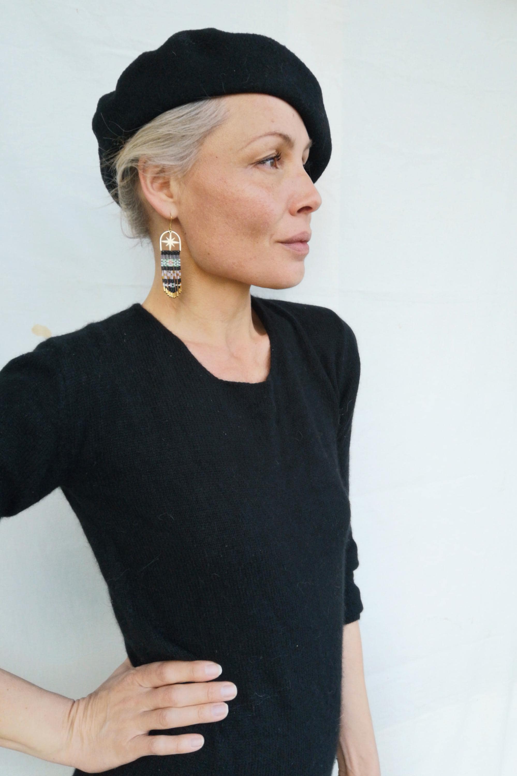 Longues boucles d'oreilles pendantes colorées à franges perlées style bohème folk noir et étoile doré cadeau pour elle Noel Saint Valentin