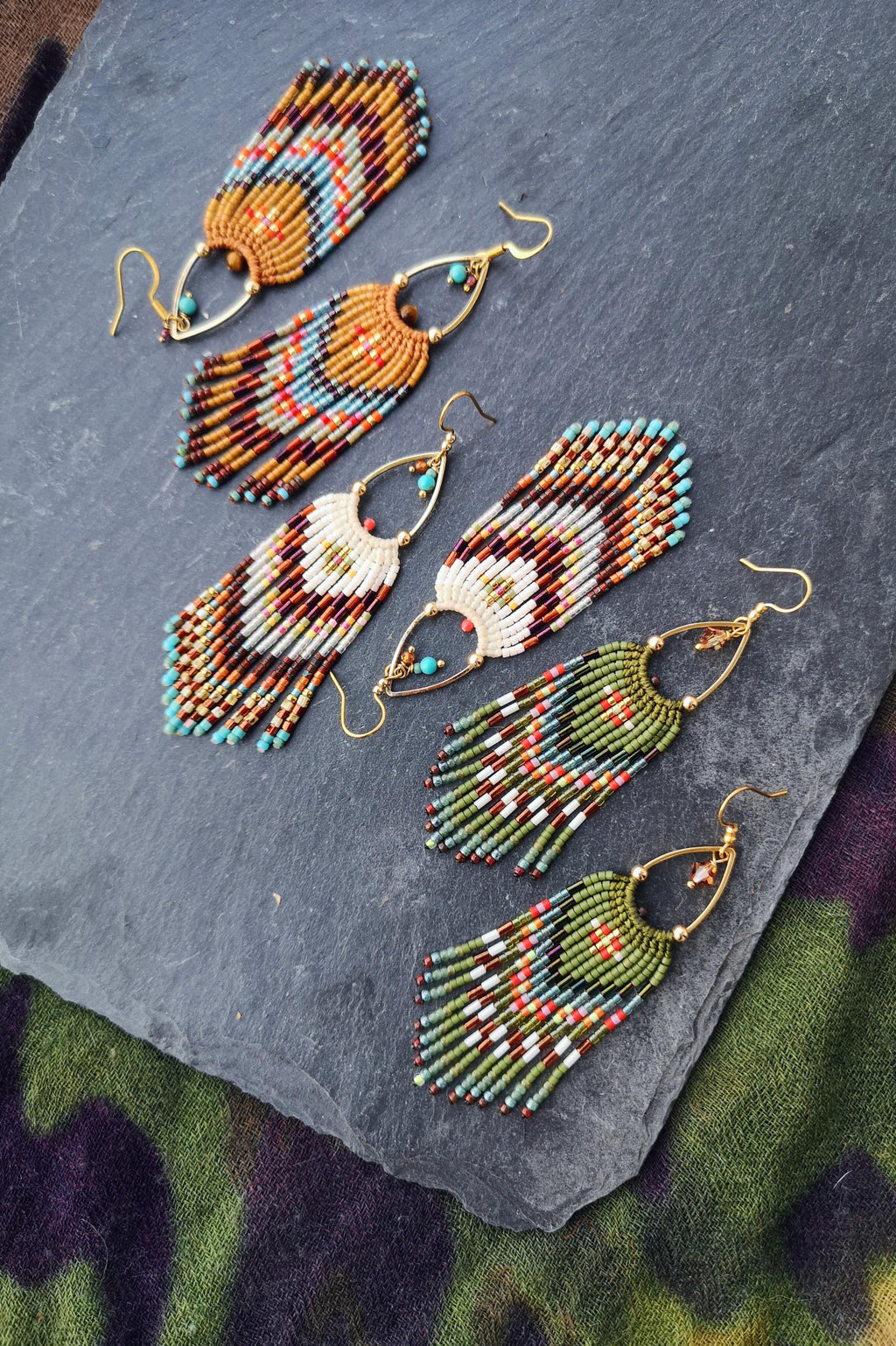 Boucles d’oreilles bohème à franges perlées vert kaki olive, Style French Bohème, Bijoux faits main – Look vintage chic, Cadeau pour femme