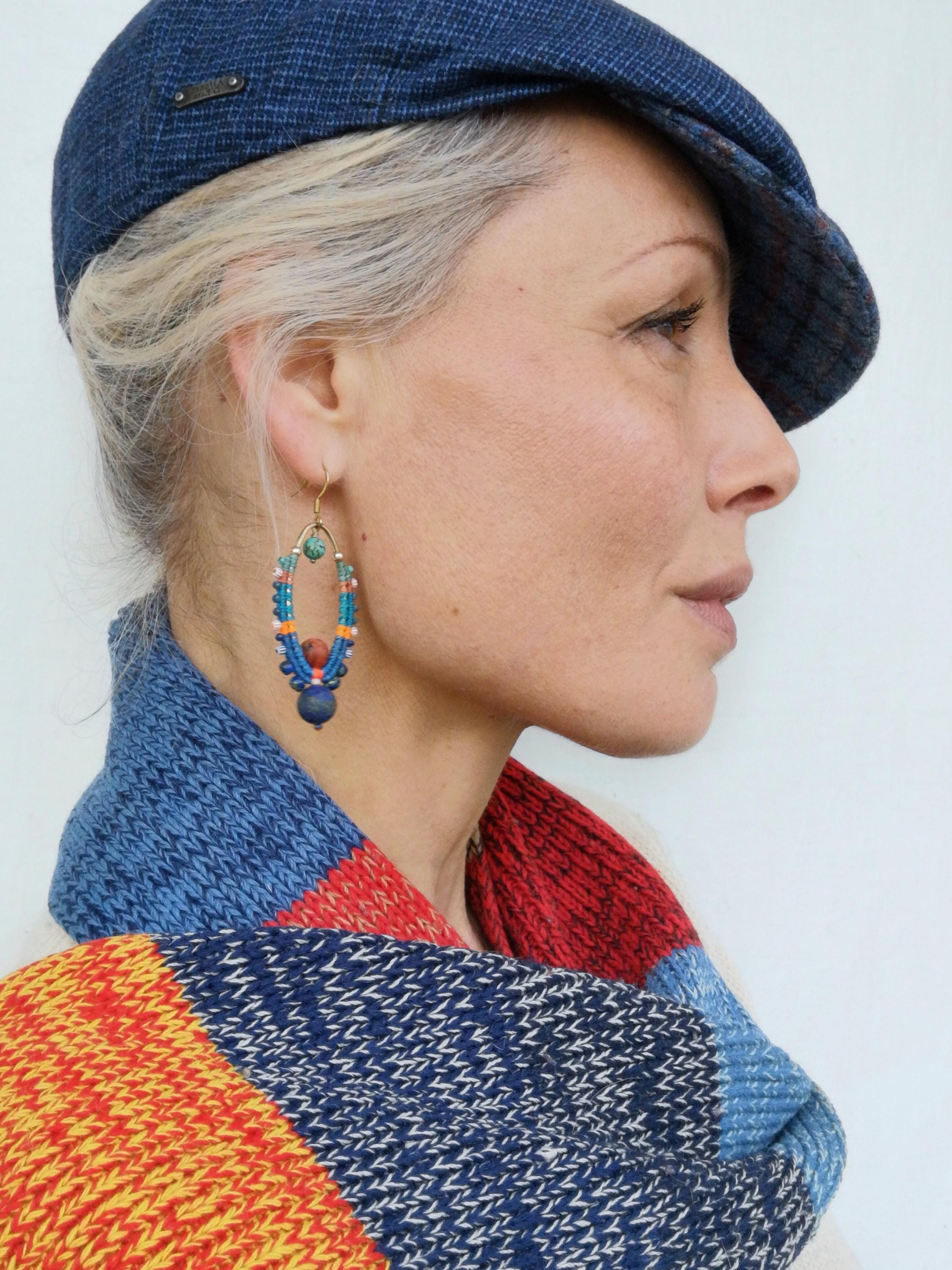 Grandes boucles d'oreilles créoles en macramé lapis lazuli et jaspe rouge turquoise bleu orange