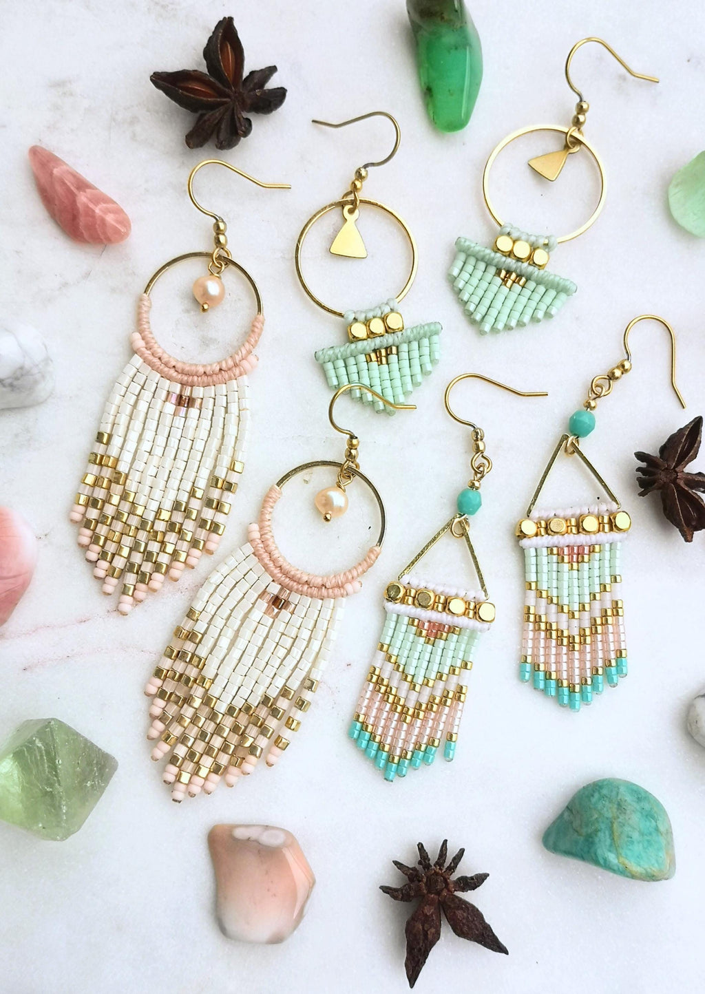 Printemps bohème chic macramé boucles d'oreilles chevrons menthe turquoise corail blanc et doré miyuki bijoux de créateur fabriqué en France