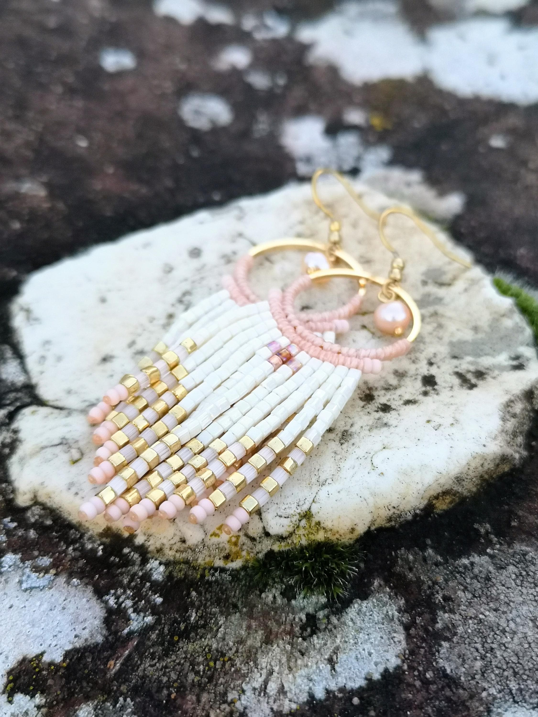Boucles d'oreilles à franges perlées ivoire rose blush pêche pastel et doré