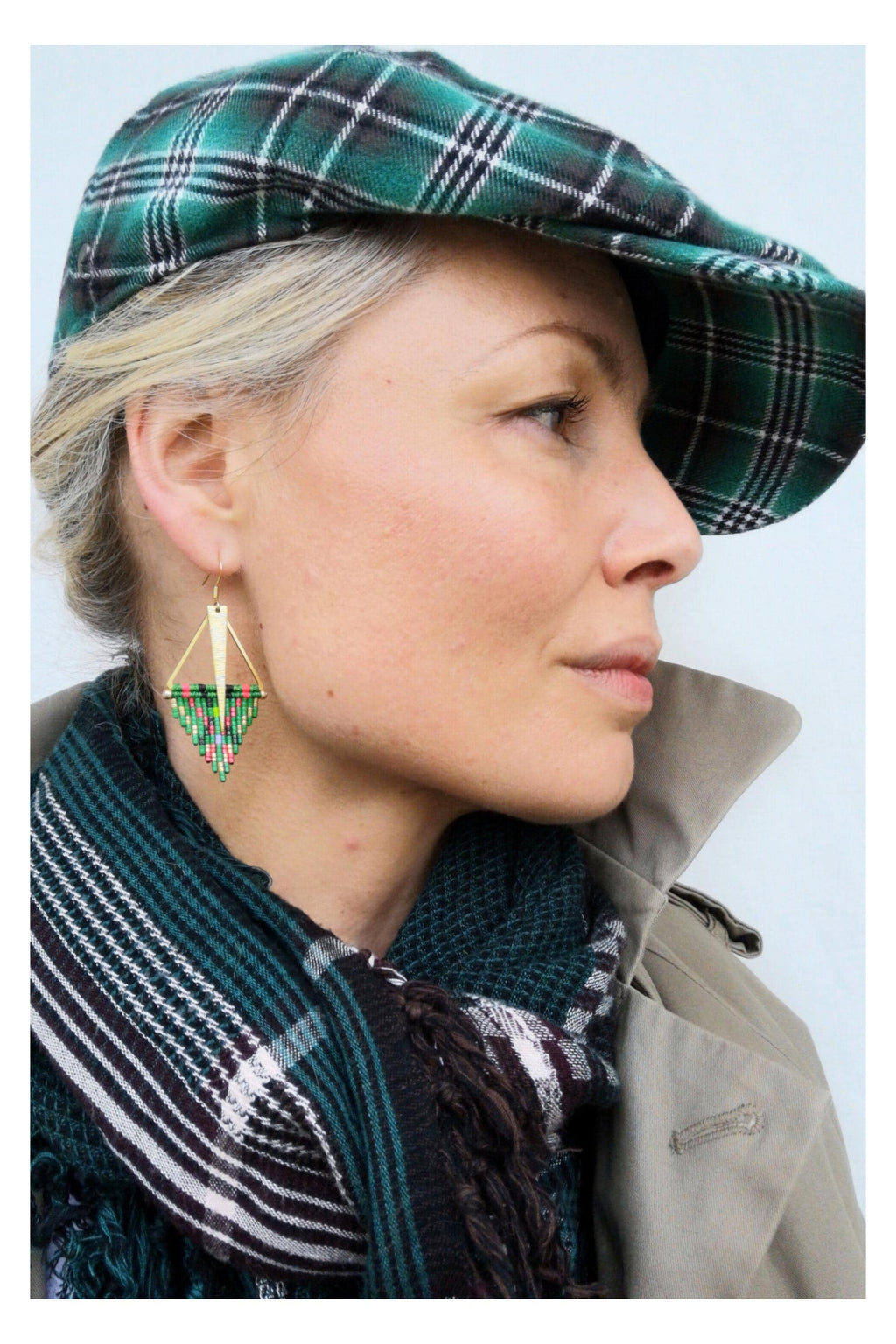 Grandes boucles d'oreilles triangle à franges et perles miyuki motif tartan écossais vert rose noir Bijoux tissé en macramé Cadeau pour elle